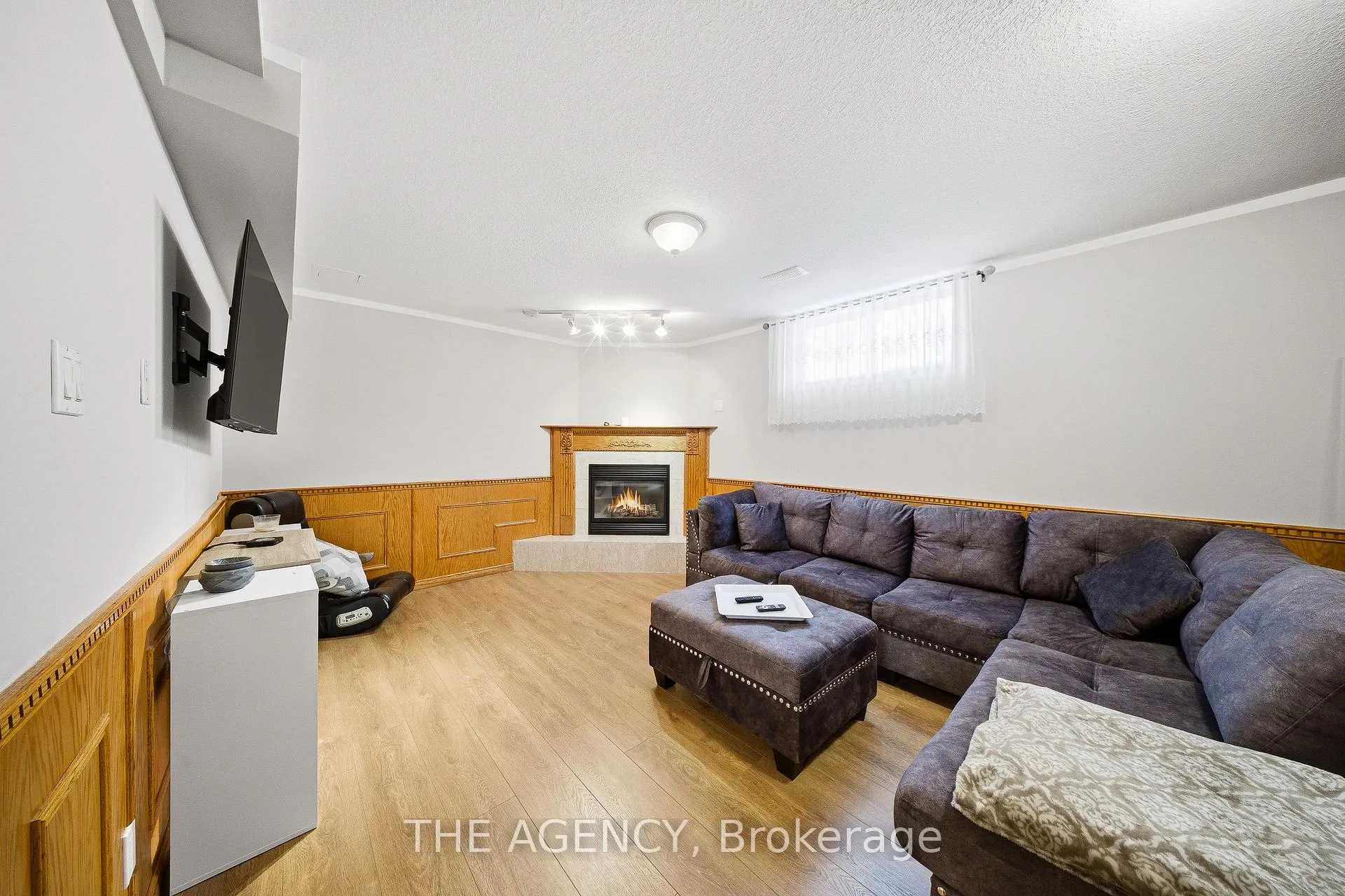 Photo 23 of 47 Burnt Ember Court, Kitchener — HOMEH