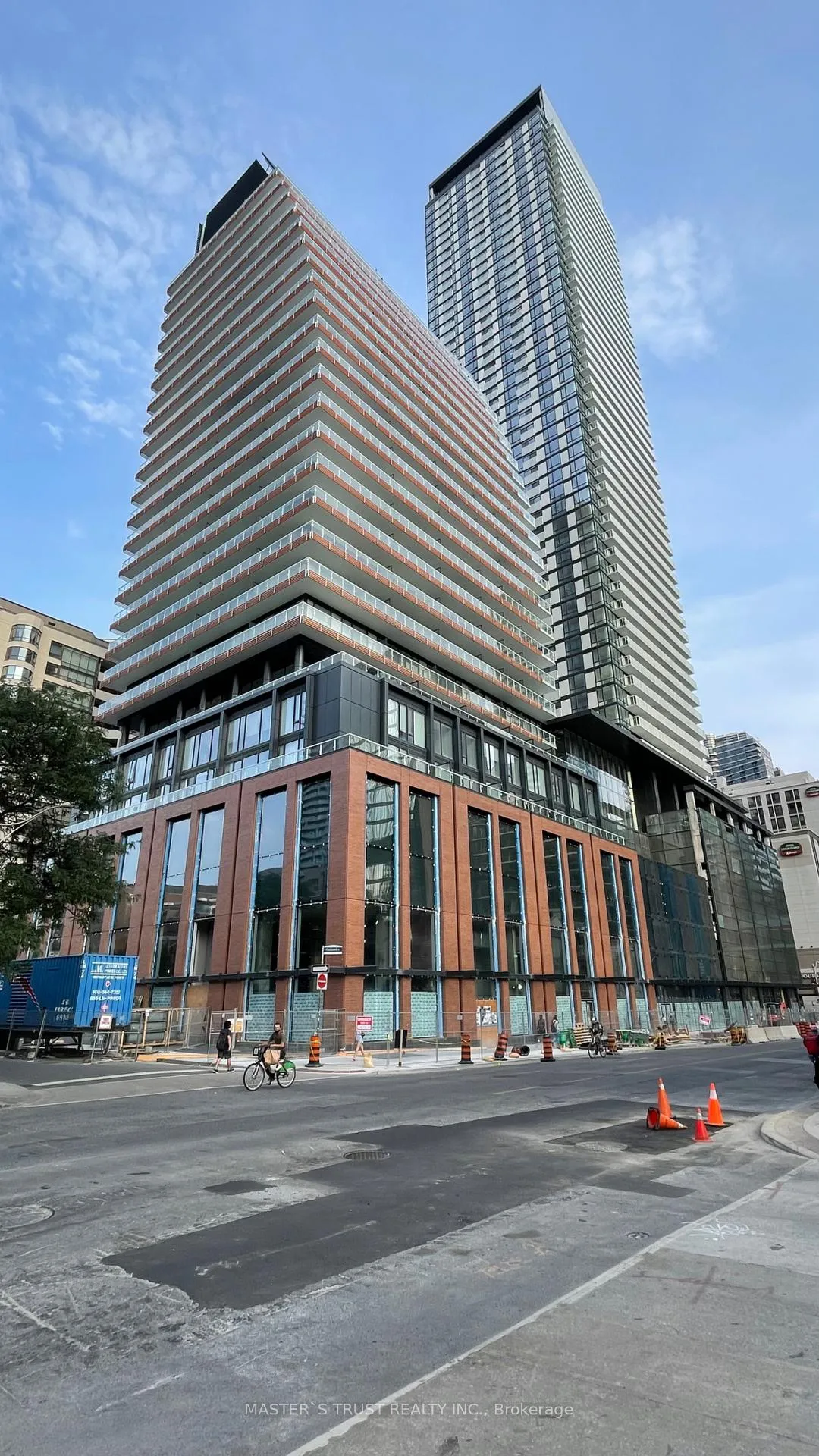 Front of Unit 4103, 501 yonge Street N