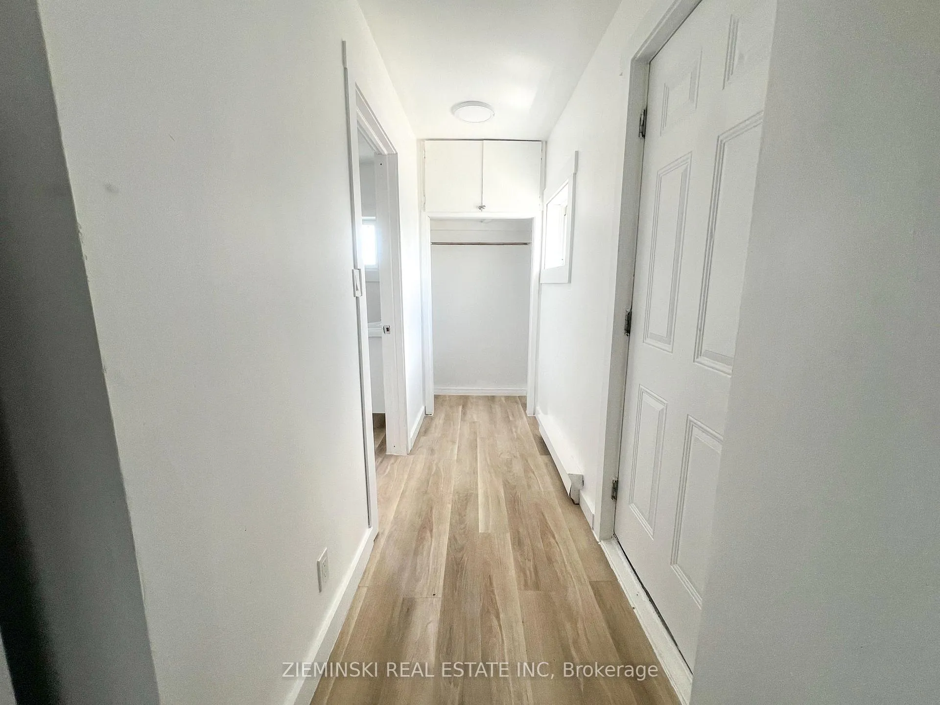 Photo 9 of Unit B, 310 Ninth Avenue, Cochrane — HOMEH