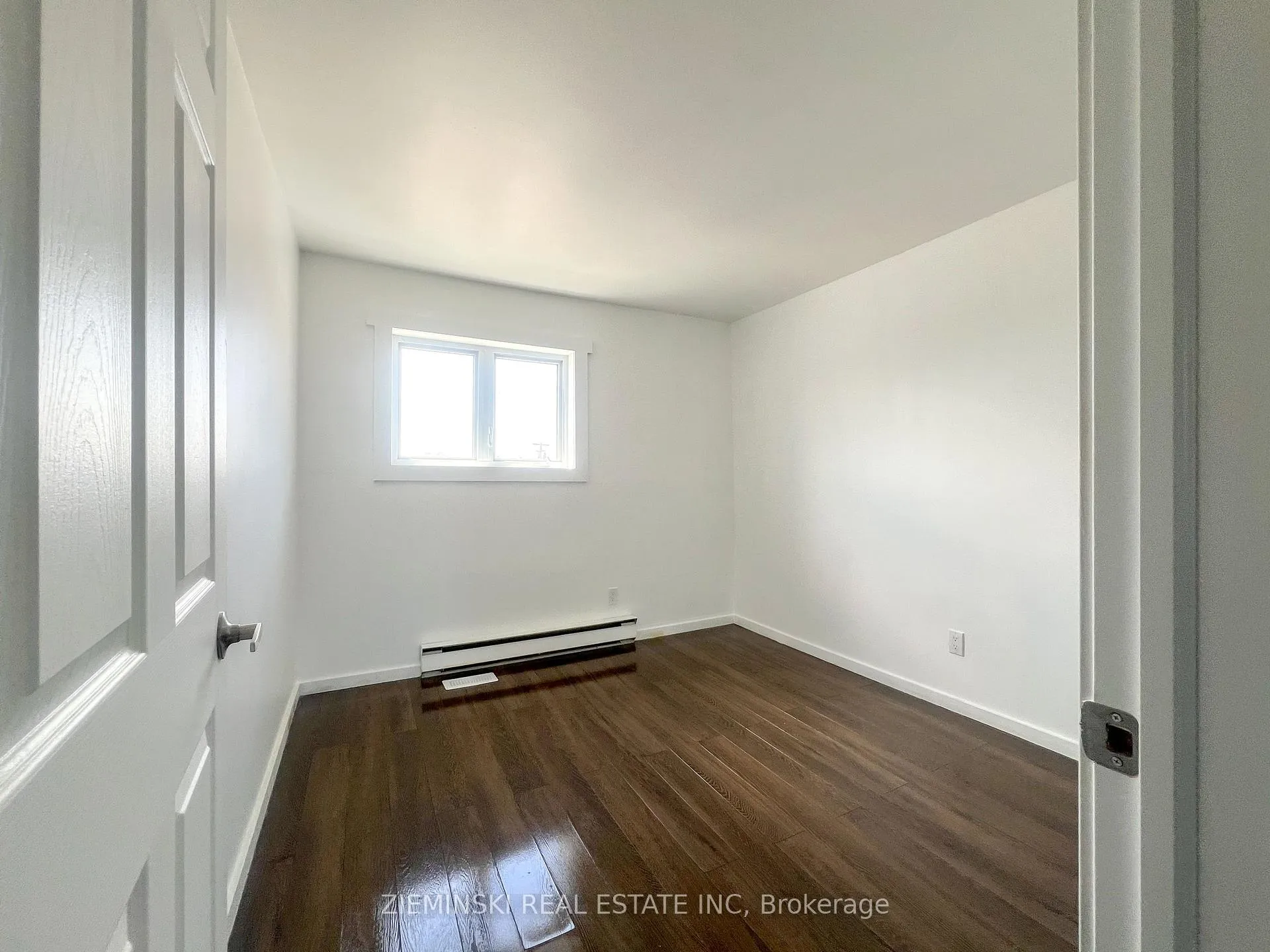 Photo 10 of Unit B, 310 Ninth Avenue, Cochrane — HOMEH