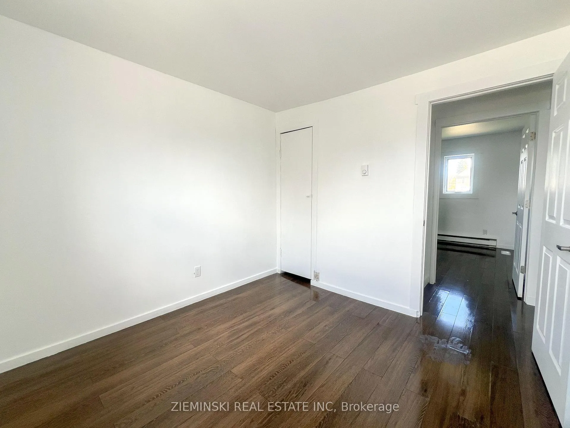 Photo 11 of Unit B, 310 Ninth Avenue, Cochrane — HOMEH
