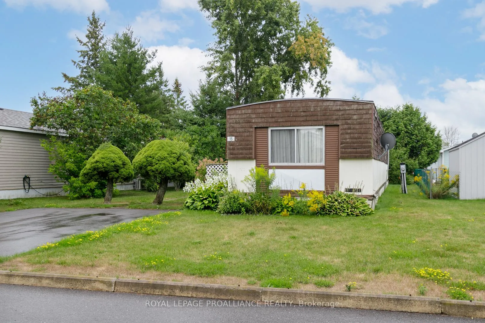Photo 2 of 15 Thrush Lane, Quinte West, Sidney Ward — HOMEH