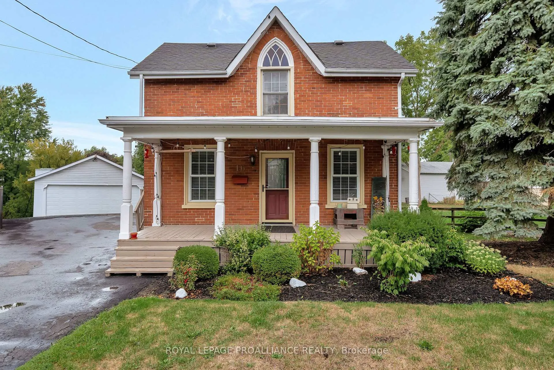 Front of 16 Benjamin Street