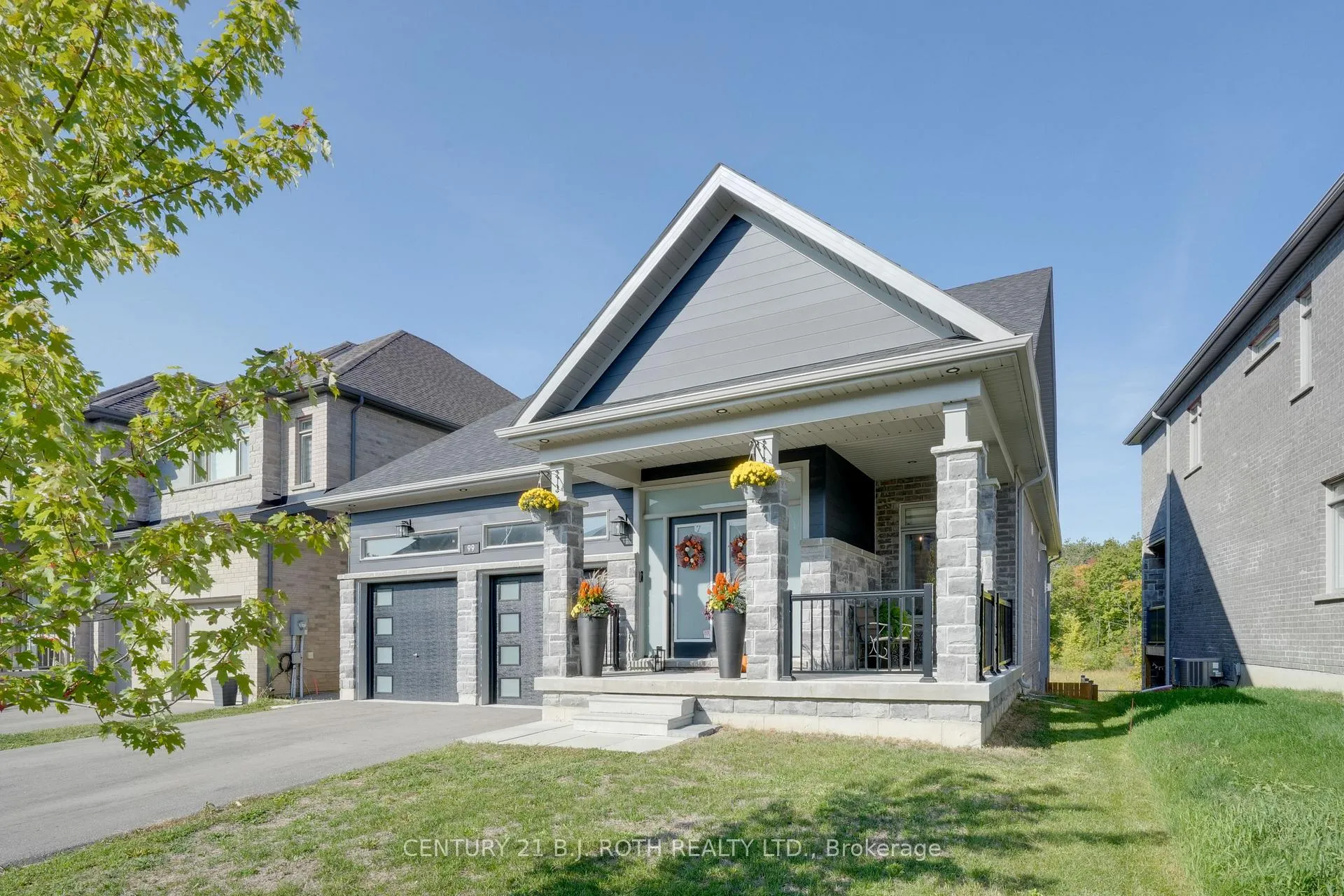 Photo 2 of 99 Franklin Trail, Barrie, Holly — HOMEH