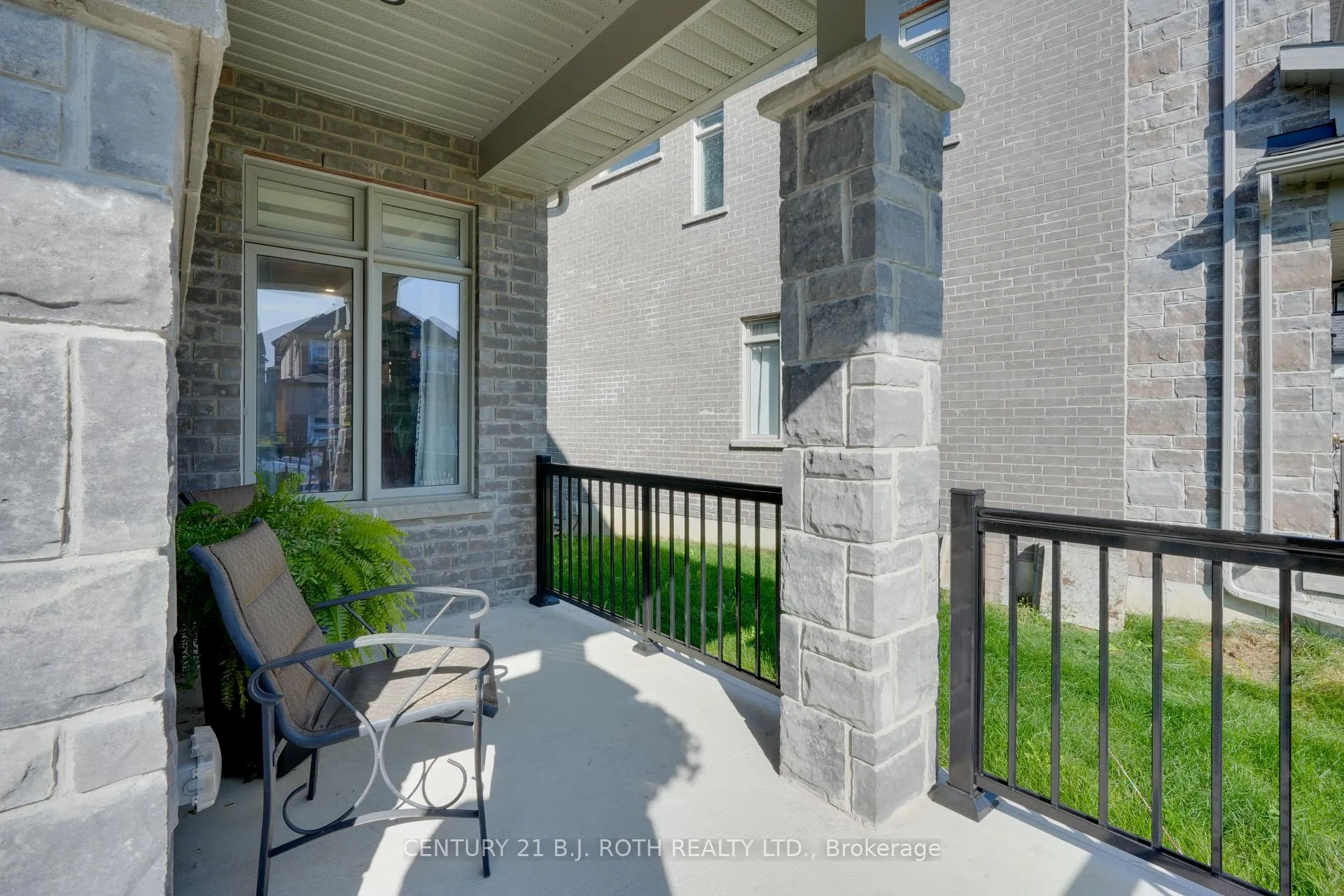 Photo 4 of 99 Franklin Trail, Barrie, Holly — HOMEH