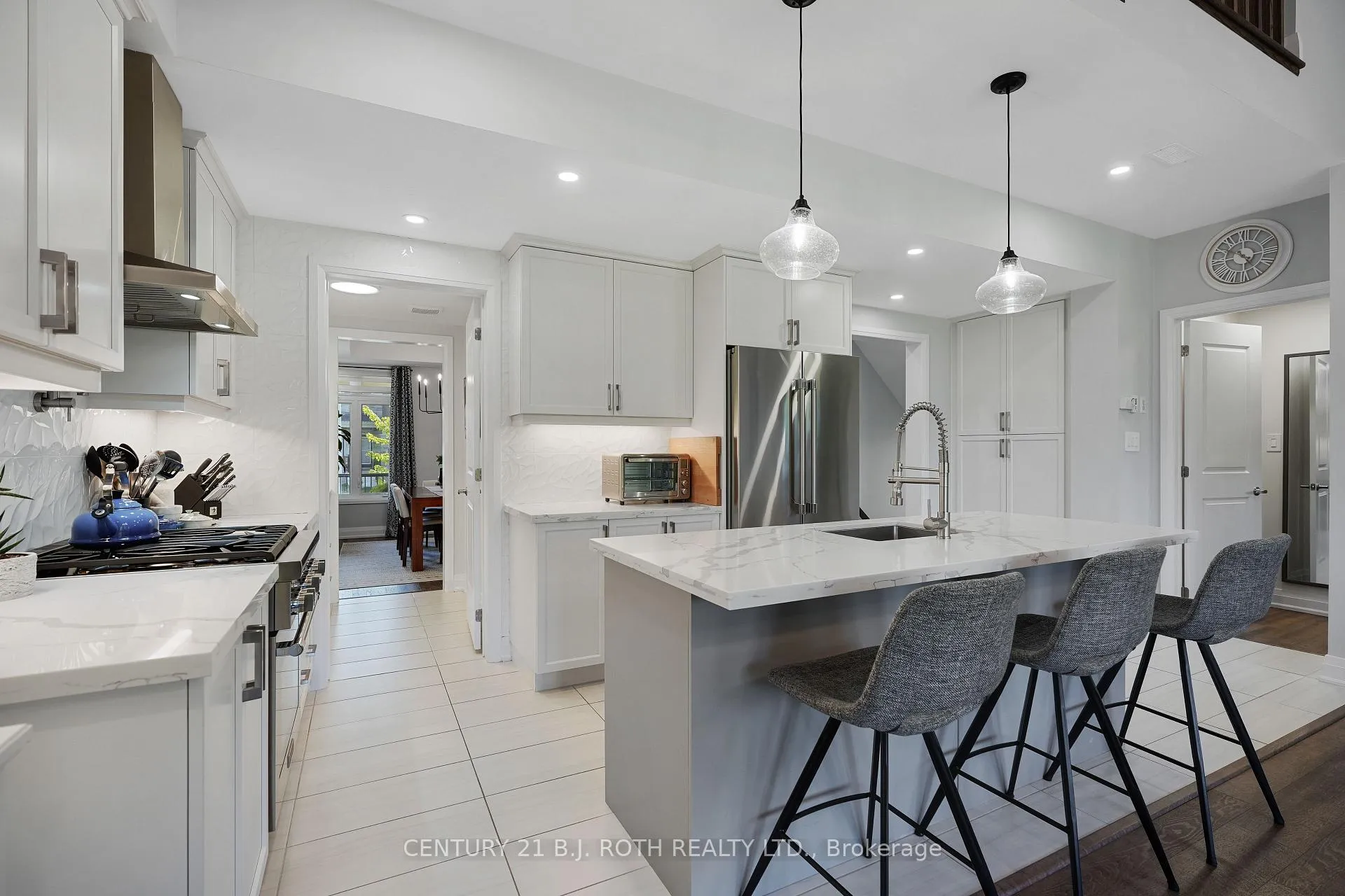 Photo 11 of 99 Franklin Trail, Barrie, Holly — HOMEH