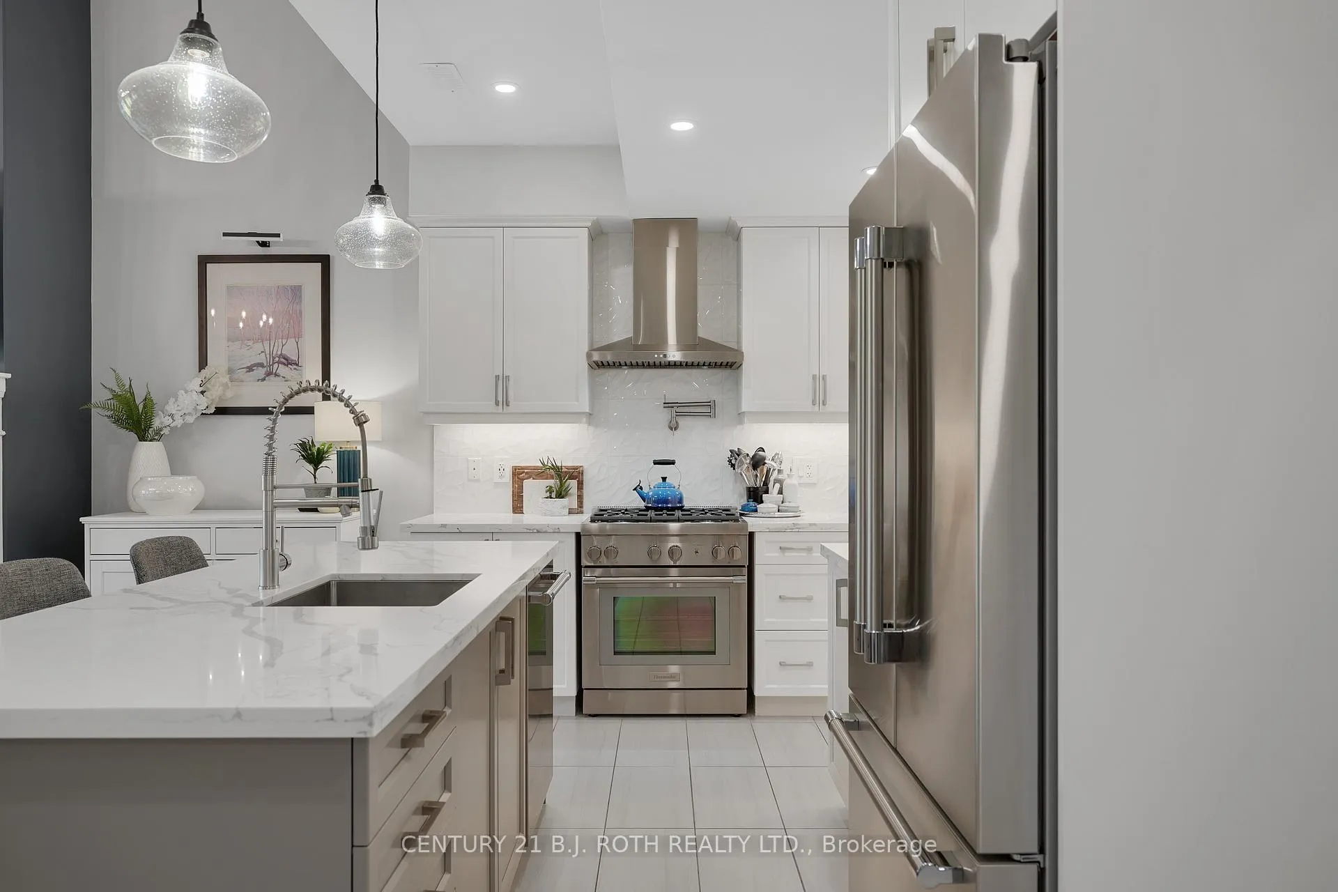 Photo 13 of 99 Franklin Trail, Barrie, Holly — HOMEH