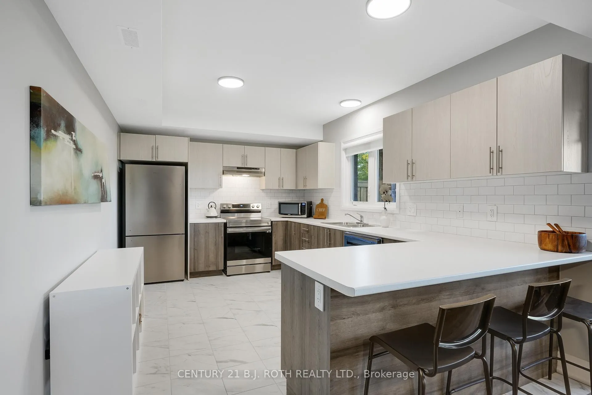 Photo 36 of 99 Franklin Trail, Barrie, Holly — HOMEH