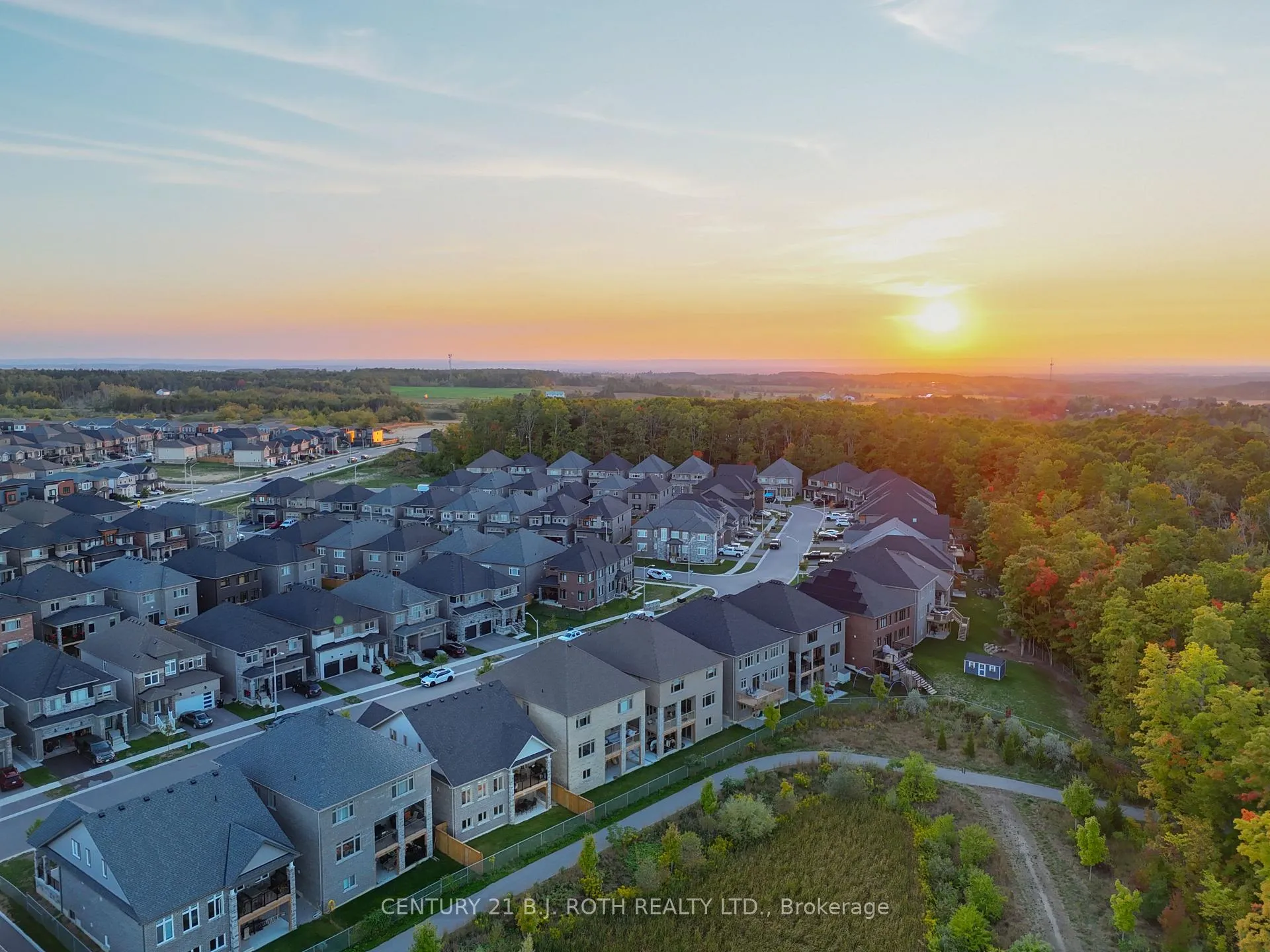 Photo 45 of 99 Franklin Trail, Barrie, Holly — HOMEH