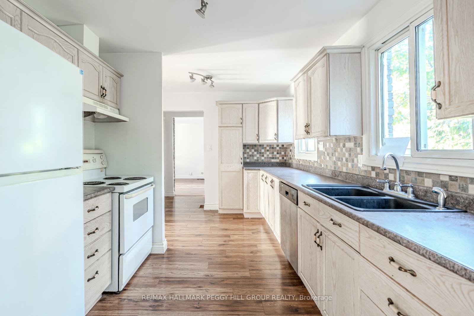 Photo 3 of 211 Phillips Street, Barrie, Ardagh — HOMEH