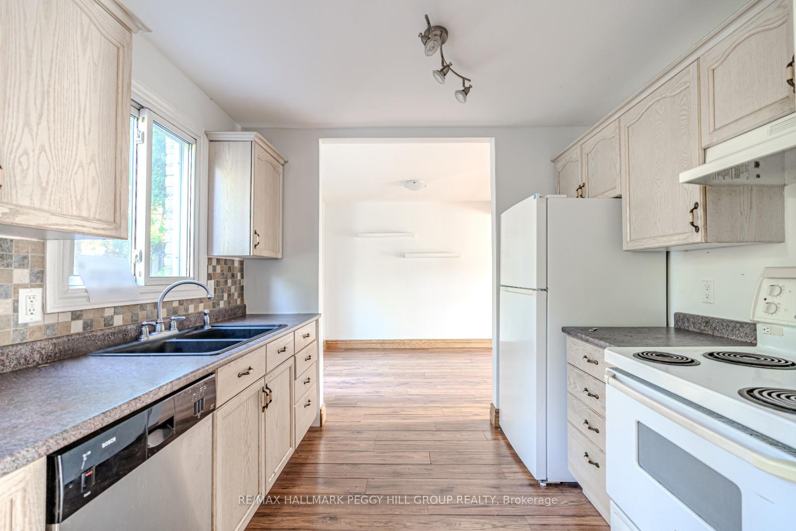 Photo 4 of 211 Phillips Street, Barrie, Ardagh — HOMEH