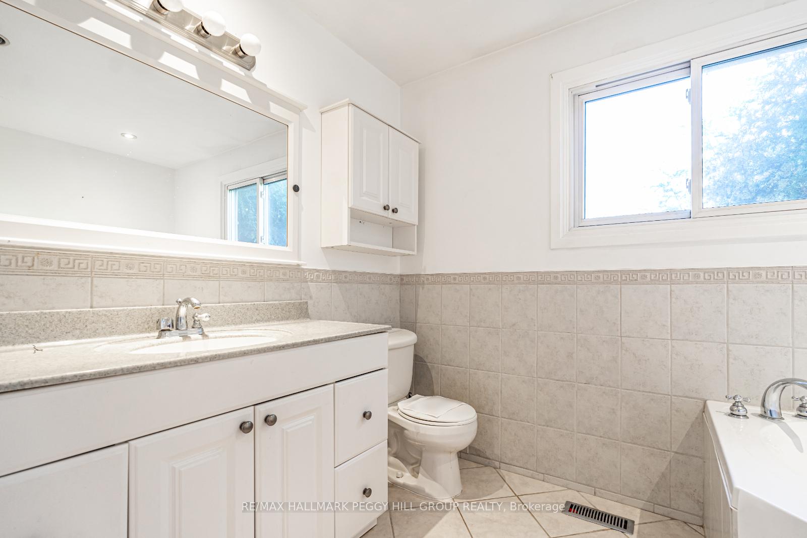 Photo 12 of 211 Phillips Street, Barrie, Ardagh — HOMEH