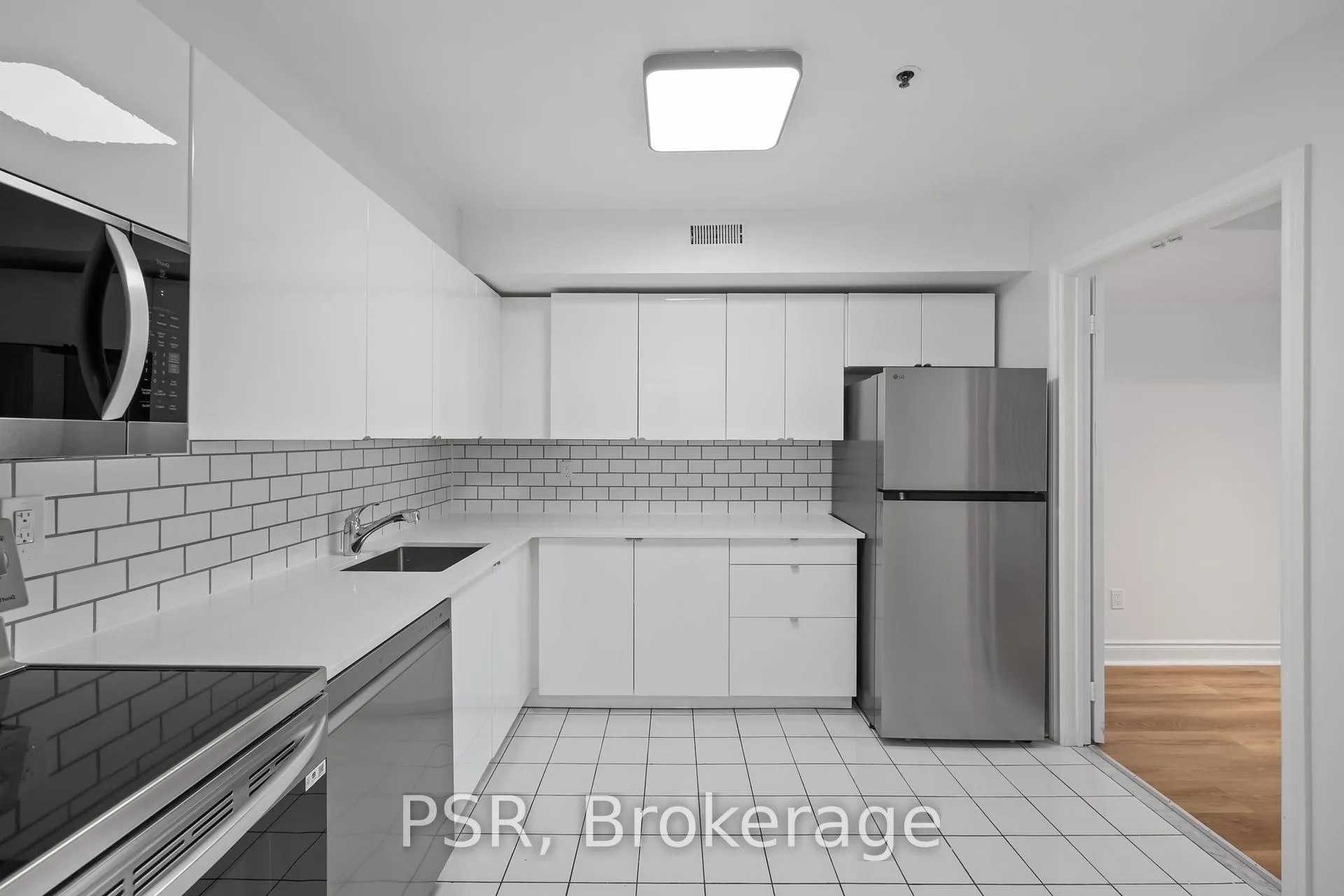 Photo 5 of Unit 6, 3314 Yonge Street, Toronto, Lawrence Park North — HOMEH