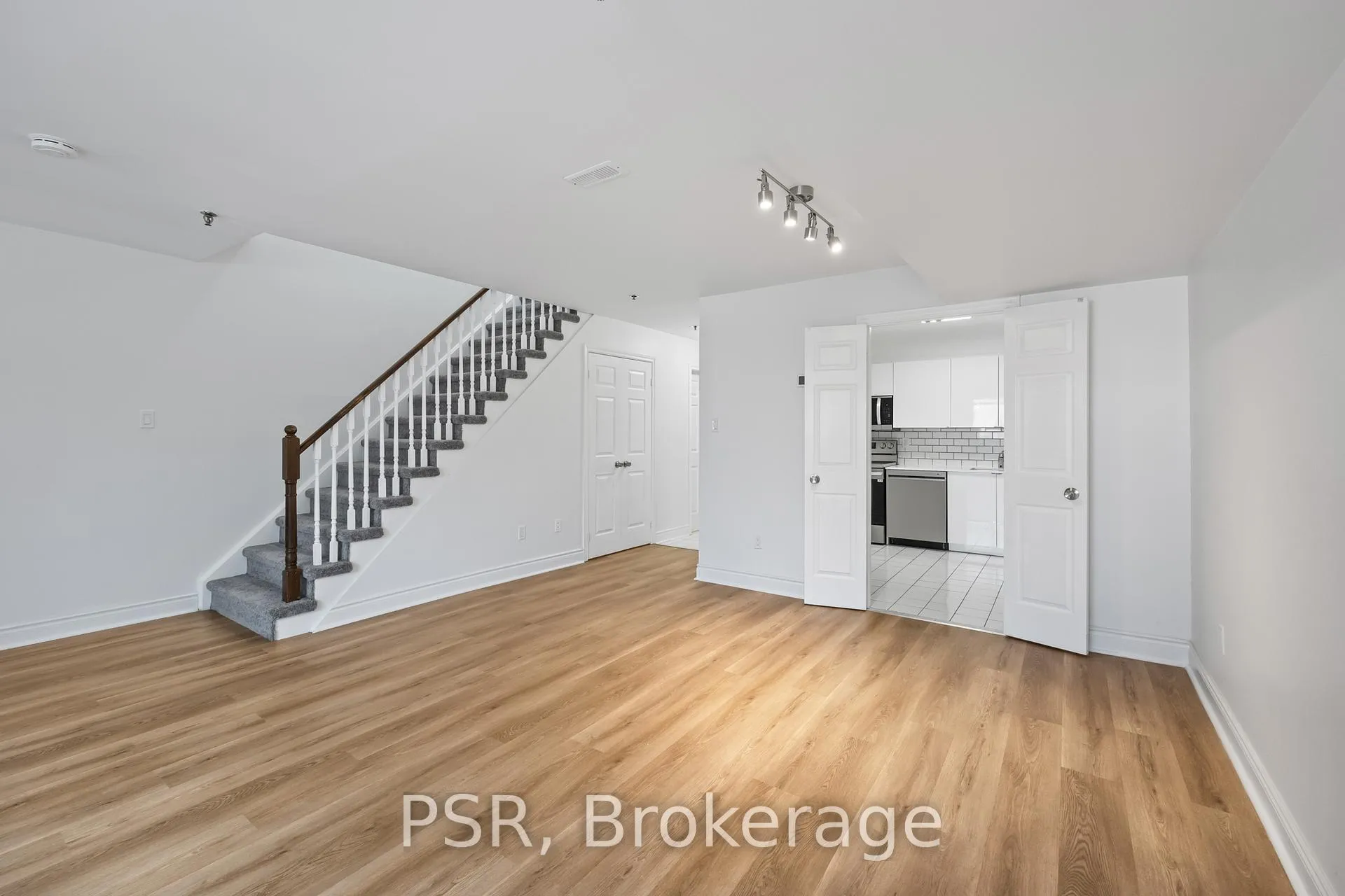 Photo 8 of Unit 6, 3314 Yonge Street, Toronto, Lawrence Park North — HOMEH