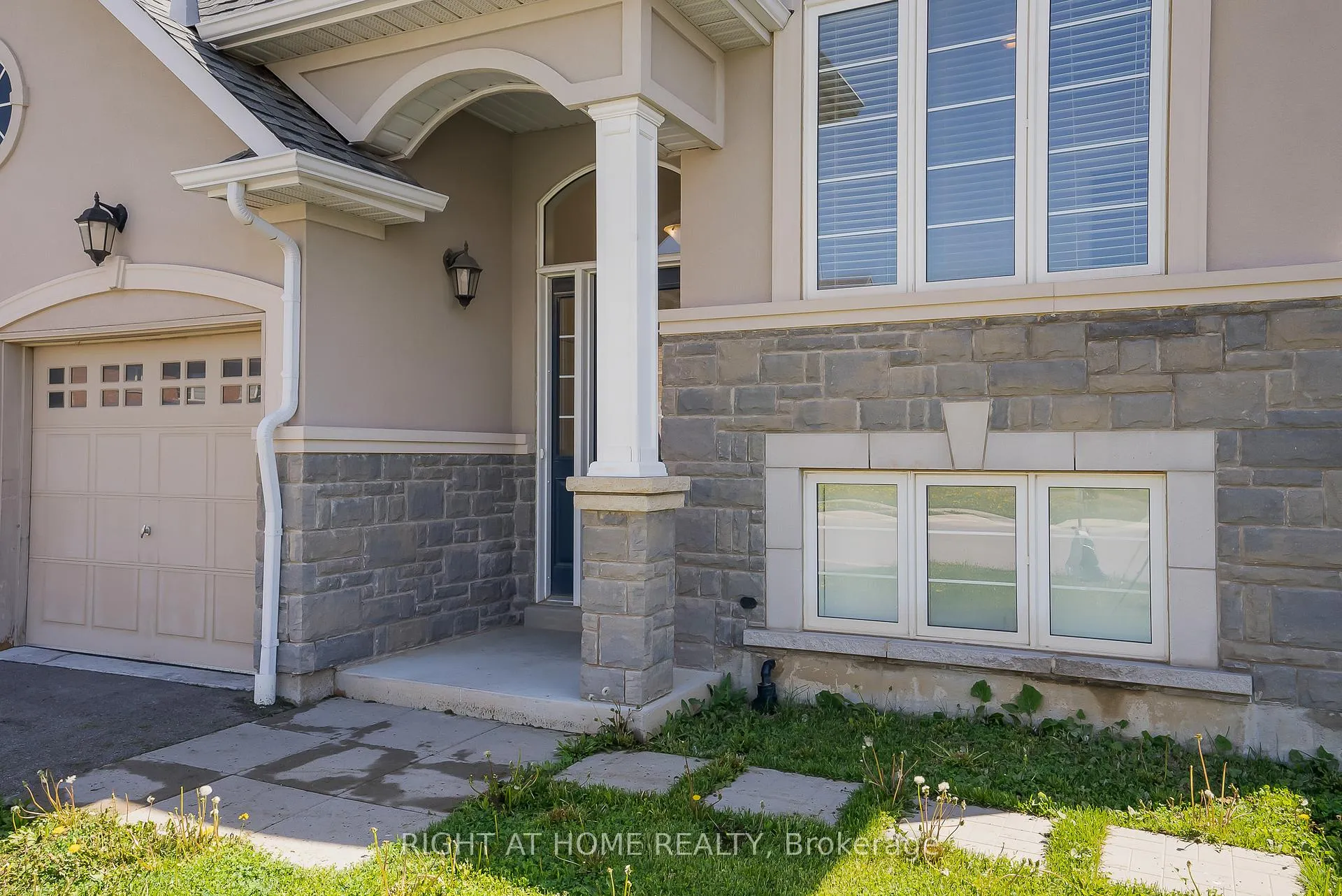 Photo 3 of 19 Robarts Drive, Hamilton, Ancaster — HOMEH