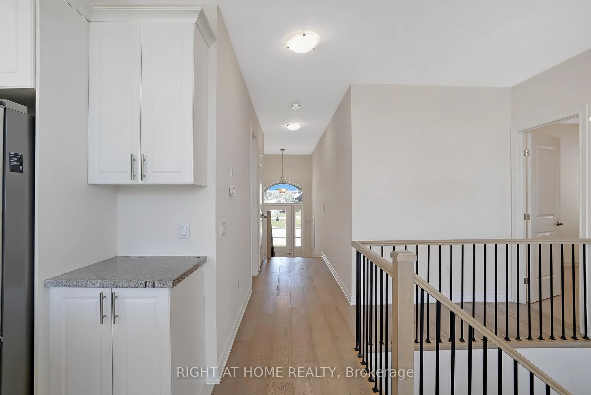 Photo 6 of 19 Robarts Drive, Hamilton, Ancaster — HOMEH