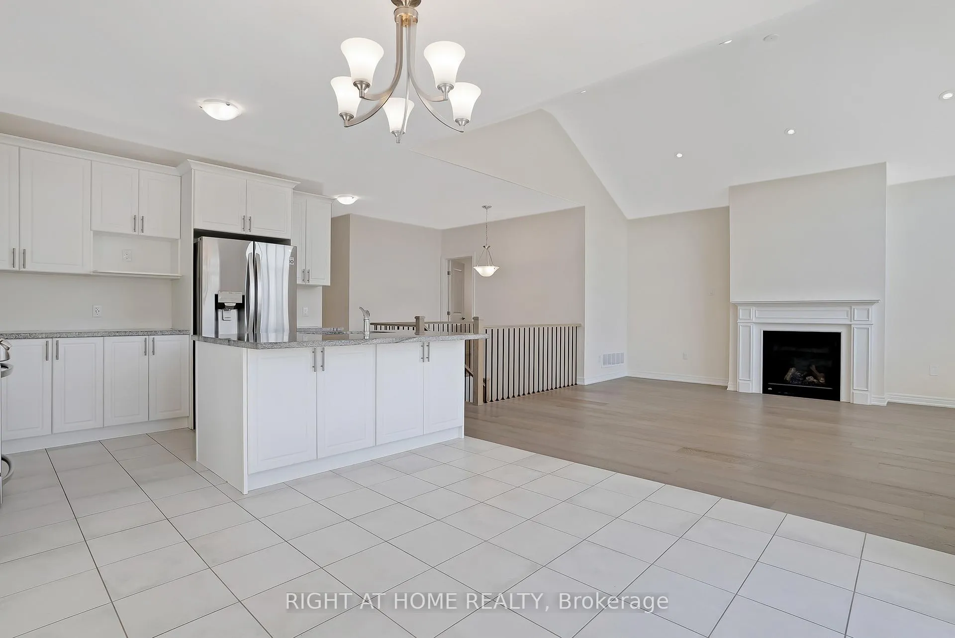 Photo 15 of 19 Robarts Drive, Hamilton, Ancaster — HOMEH