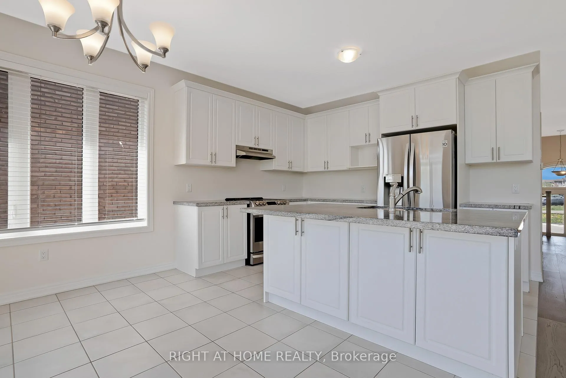 Photo 17 of 19 Robarts Drive, Hamilton, Ancaster — HOMEH