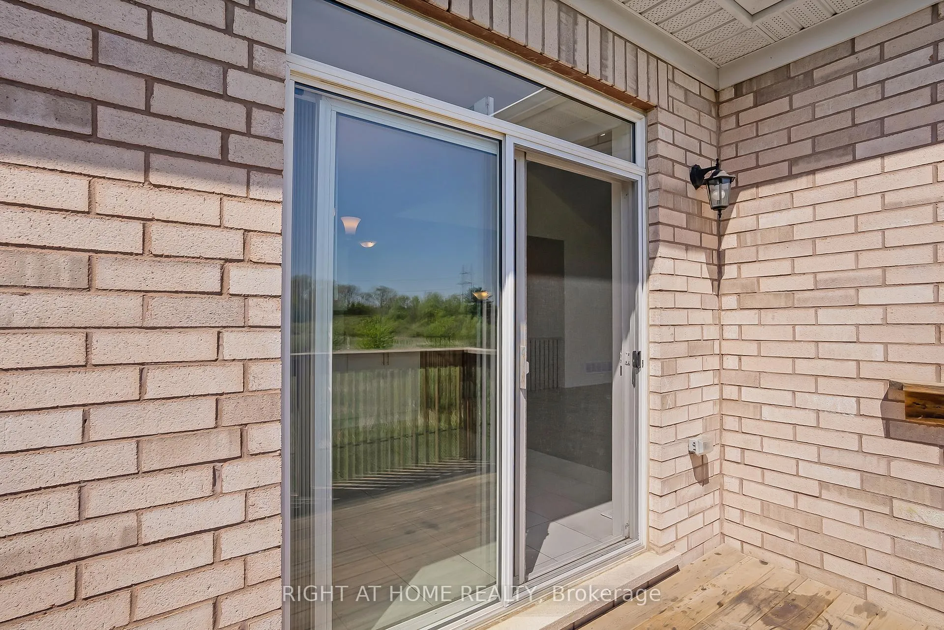 Photo 20 of 19 Robarts Drive, Hamilton, Ancaster — HOMEH