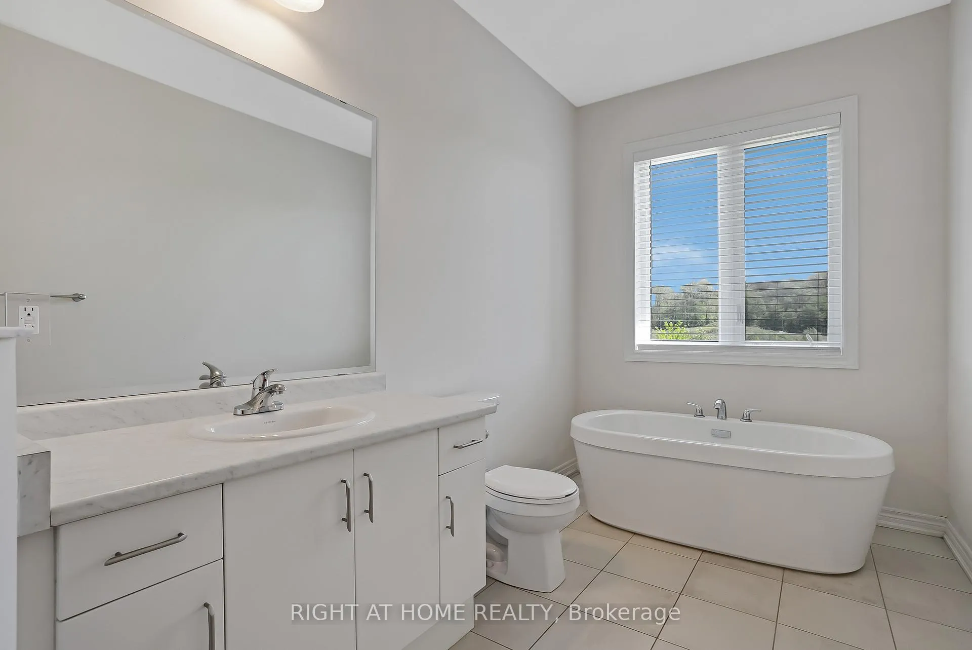 Photo 27 of 19 Robarts Drive, Hamilton, Ancaster — HOMEH