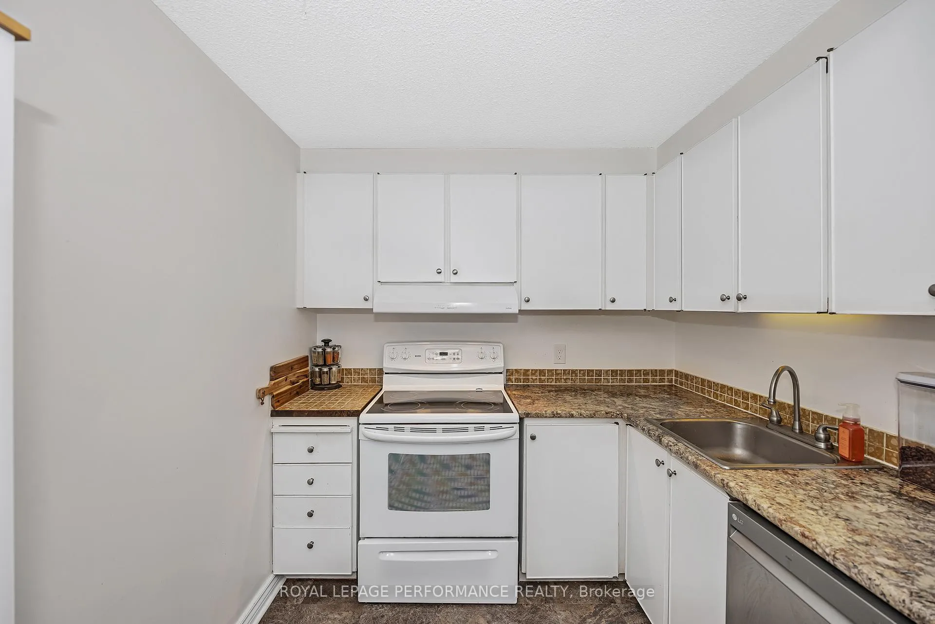 Photo 13 of Unit 308, 415 Greenview Avenue, Ottawa, Britannia — HOMEH