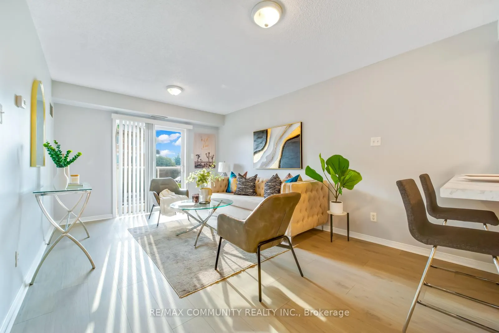 Photo 2 of Unit 202, 124 Aspen Springs Drive, Clarington, Bowmanville — HOMEH