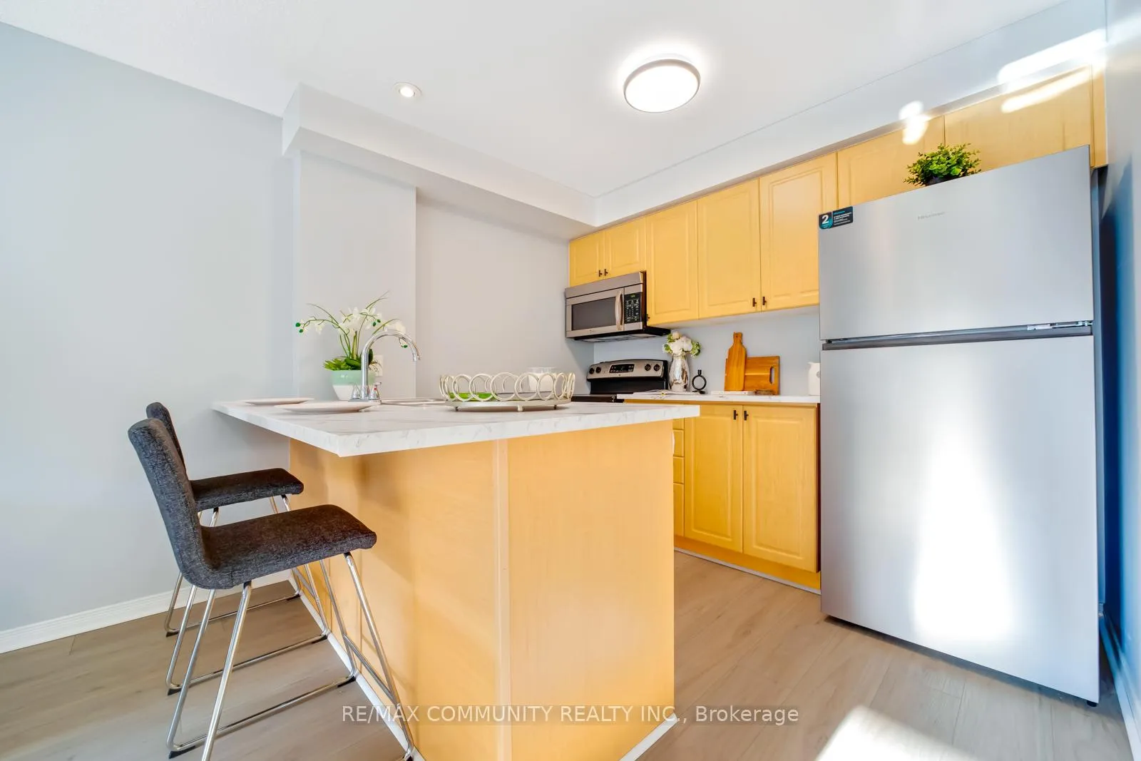 Photo 6 of Unit 202, 124 Aspen Springs Drive, Clarington, Bowmanville — HOMEH