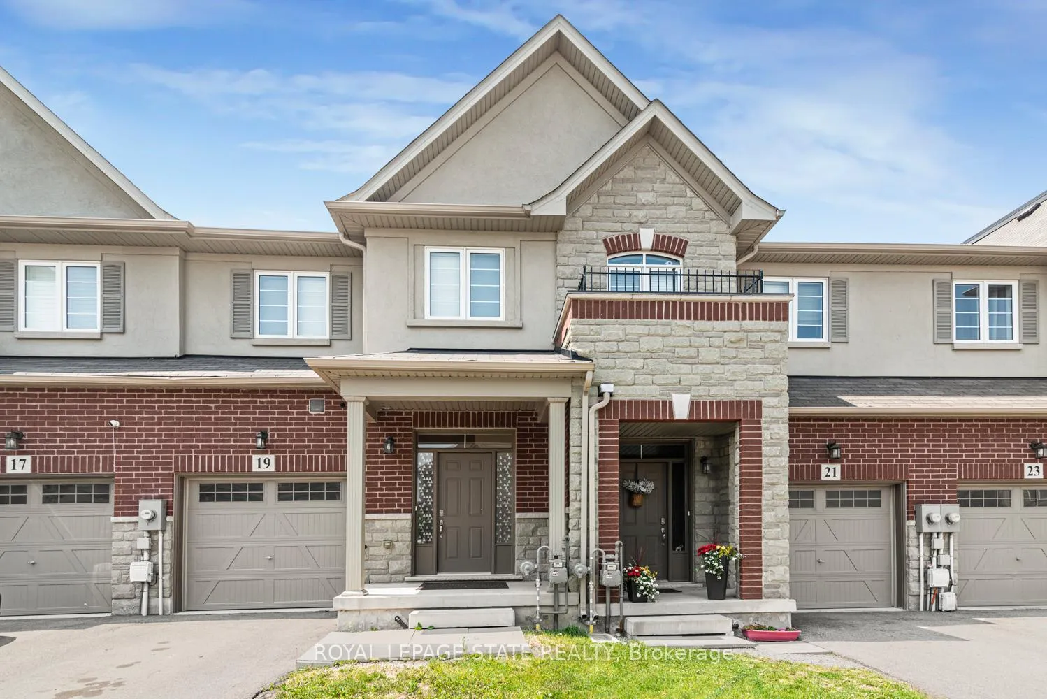 Photo 1 of 19 Bradbury Road, Hamilton, Stoney Creek — HOMEH