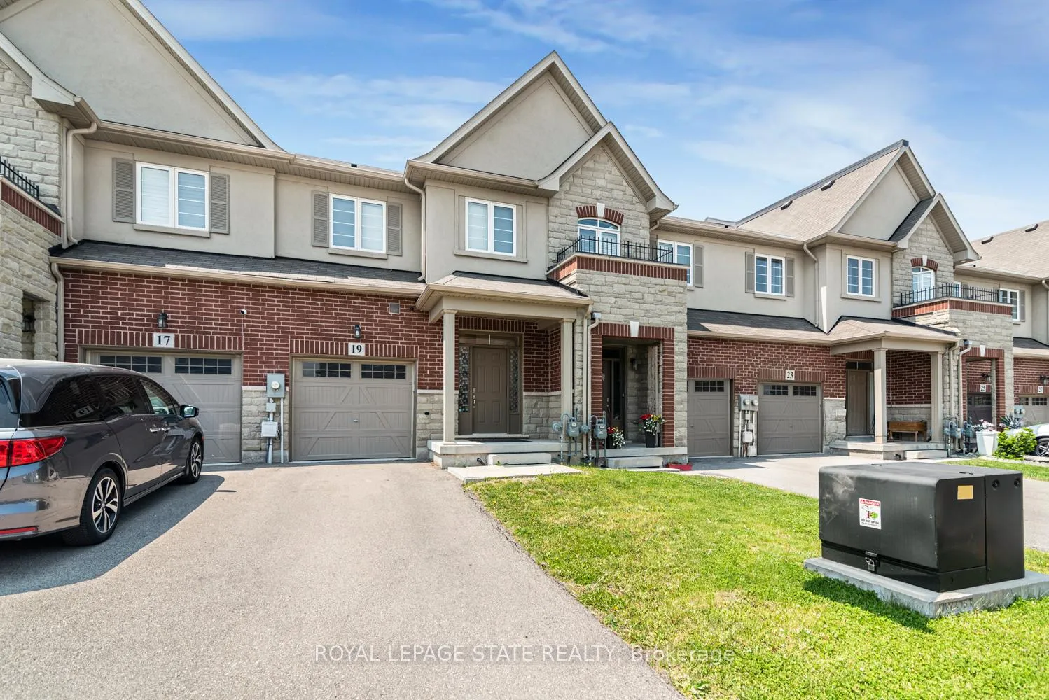 Photo 4 of 19 Bradbury Road, Hamilton, Stoney Creek — HOMEH