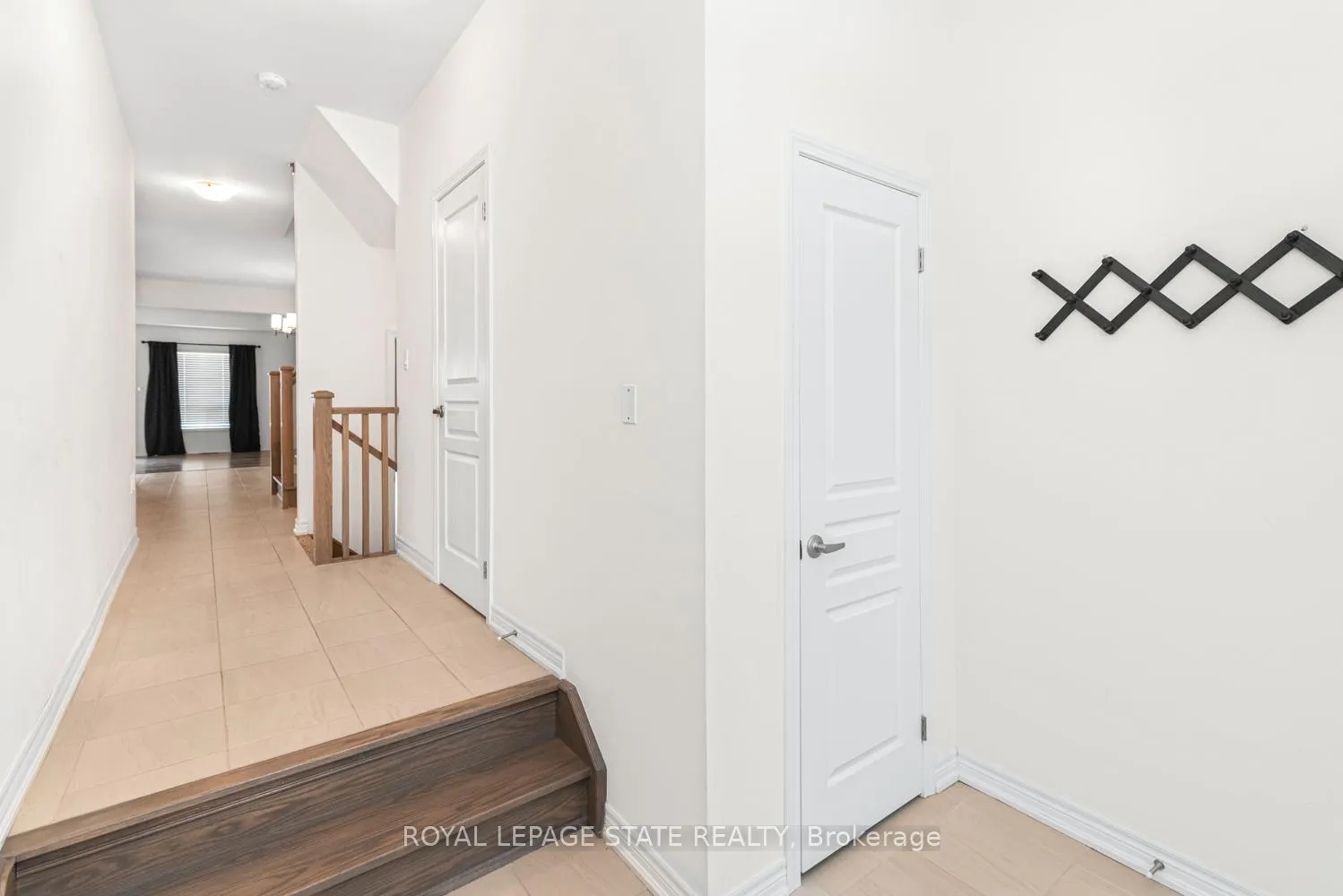 Photo 5 of 19 Bradbury Road, Hamilton, Stoney Creek — HOMEH