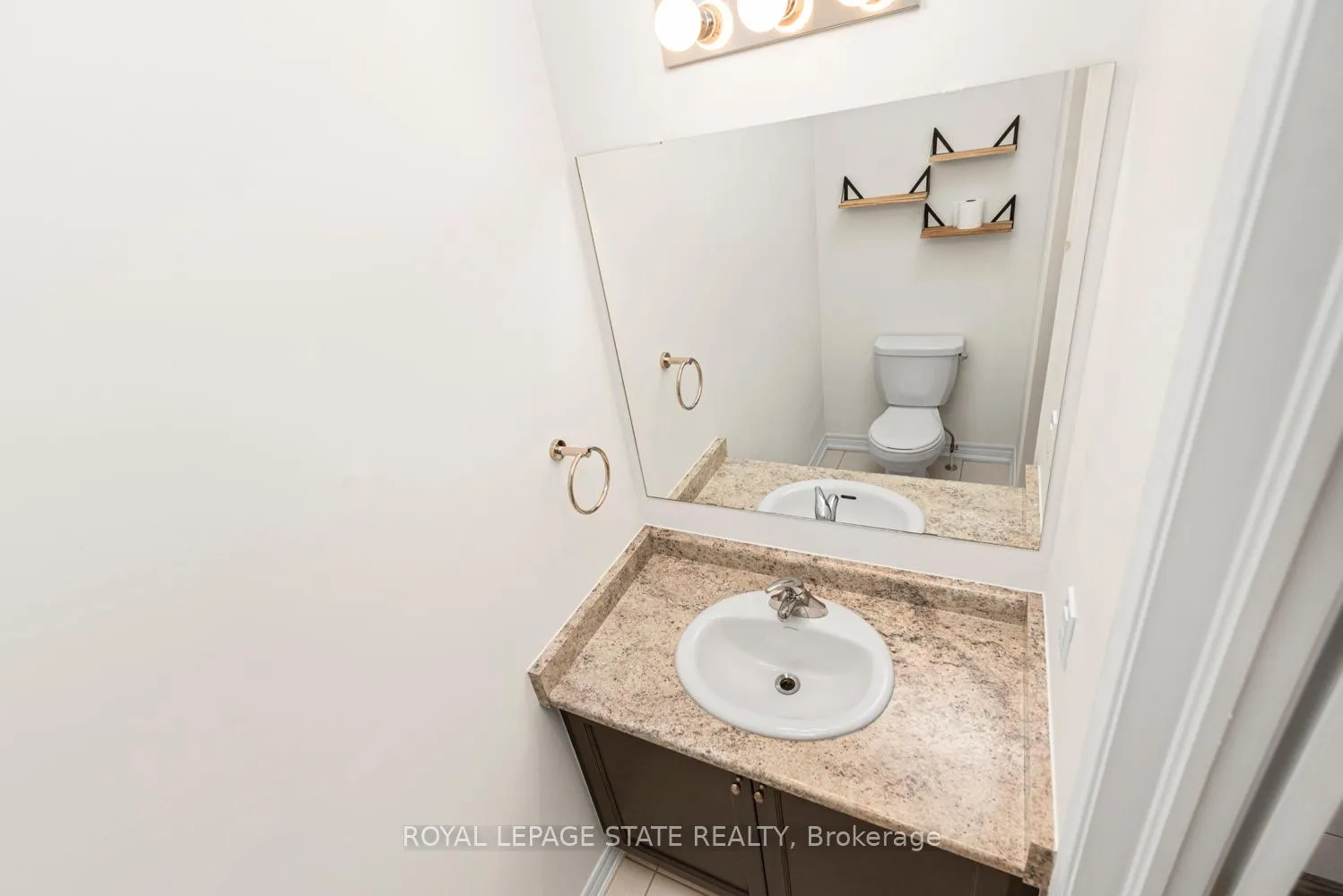 Photo 15 of 19 Bradbury Road, Hamilton, Stoney Creek — HOMEH