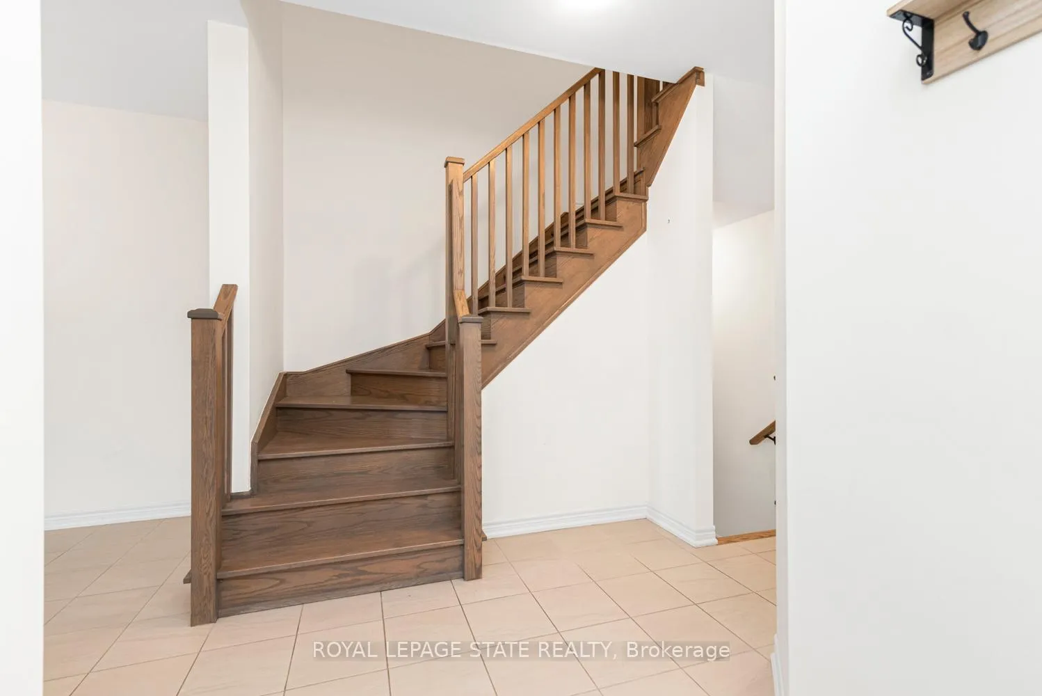 Photo 17 of 19 Bradbury Road, Hamilton, Stoney Creek — HOMEH
