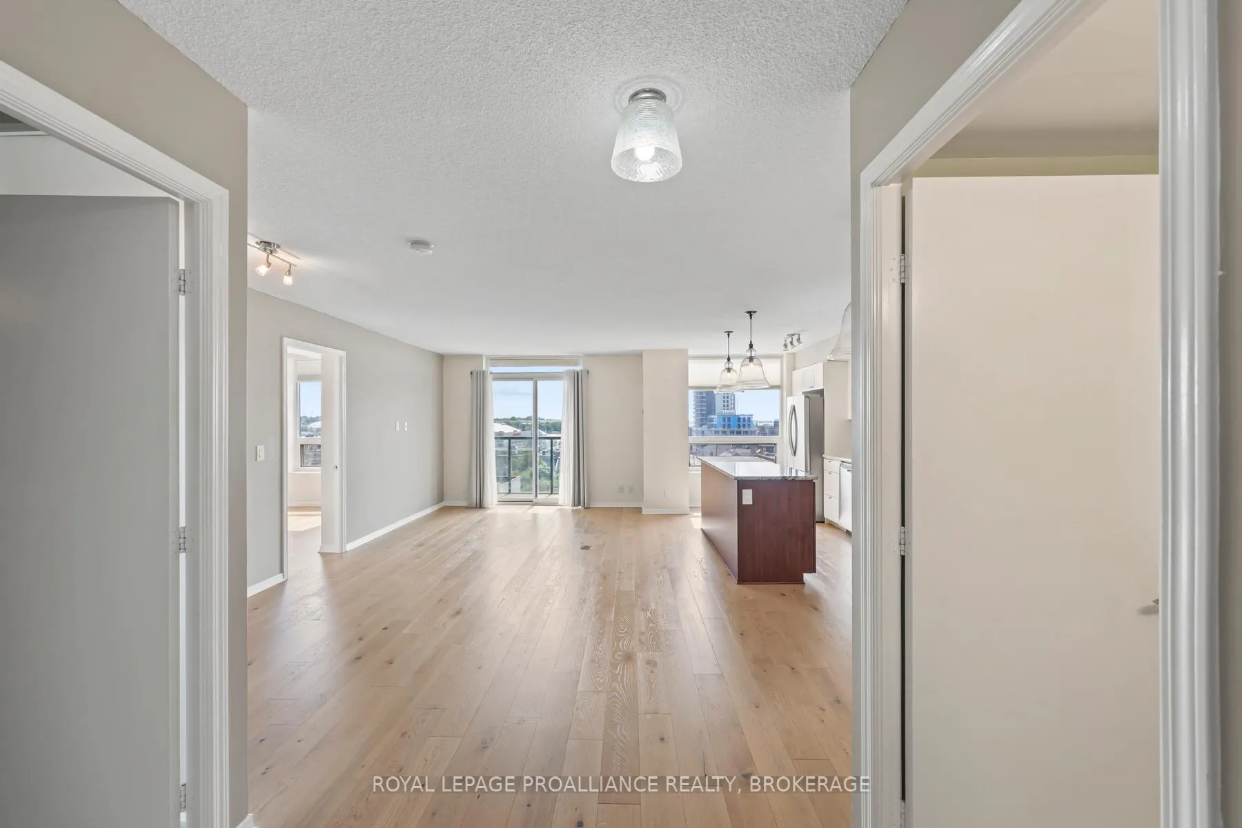 Photo 3 of Unit 709, 121 Queen Street, Kingston, East of Sir John A. Blvd — HOMEH