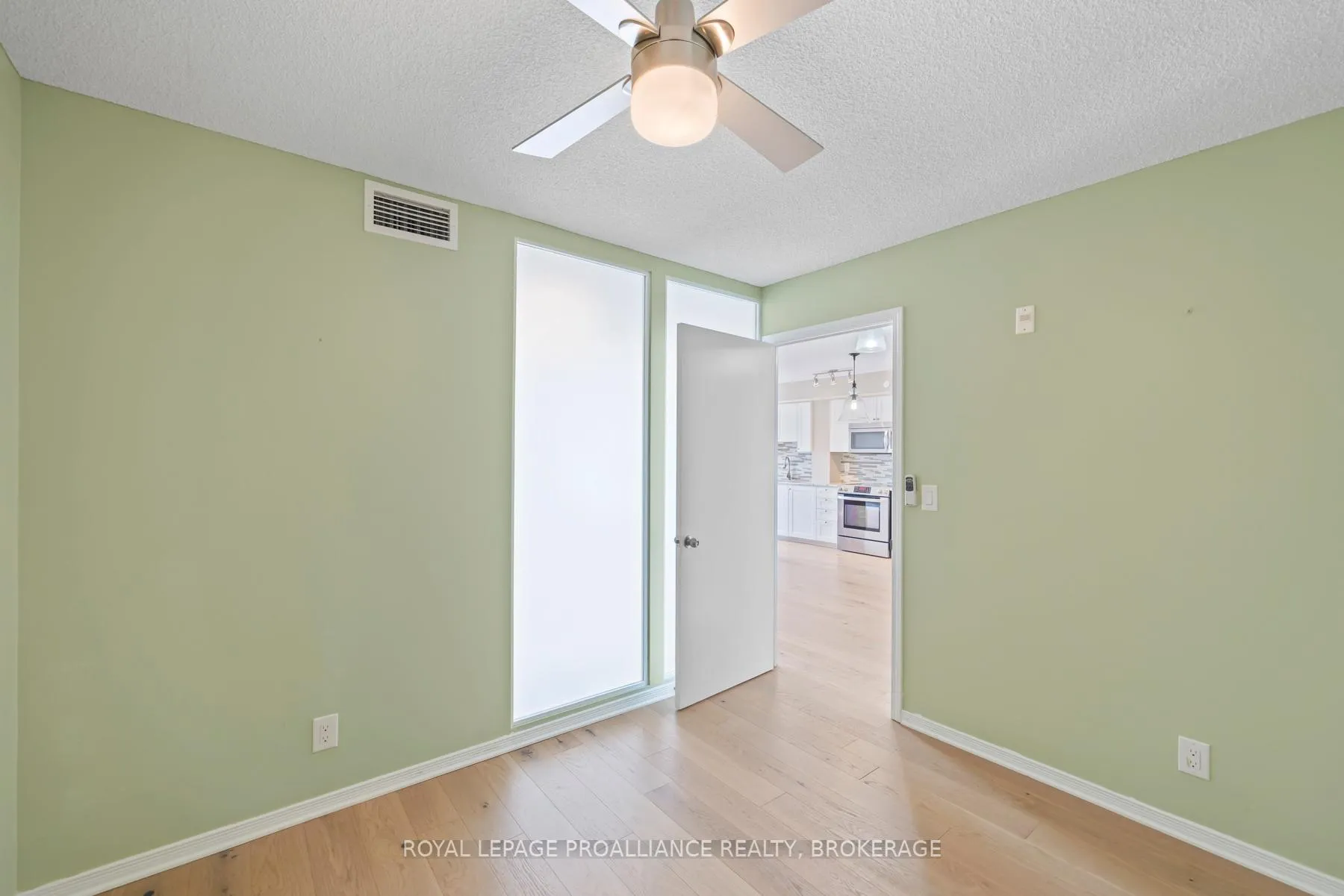 Photo 12 of Unit 709, 121 Queen Street, Kingston, East of Sir John A. Blvd — HOMEH