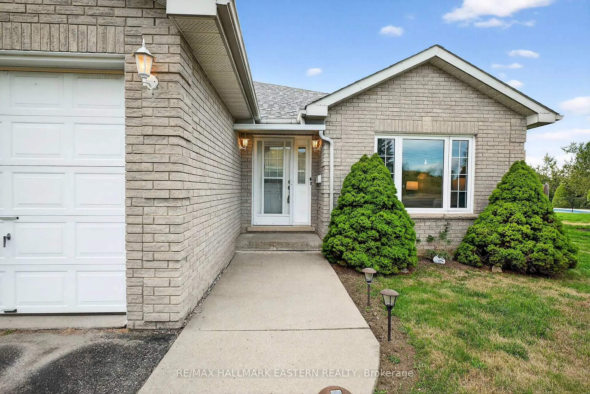 Photo 4 of 676 Towerhill Road, Peterborough, Northcrest Ward 5 — HOMEH