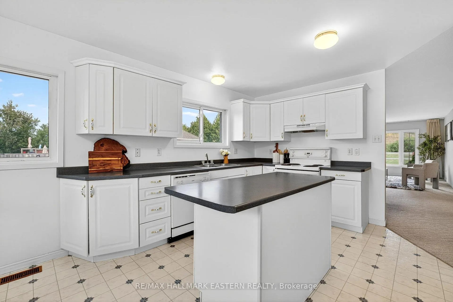 Photo 11 of 676 Towerhill Road, Peterborough, Northcrest Ward 5 — HOMEH