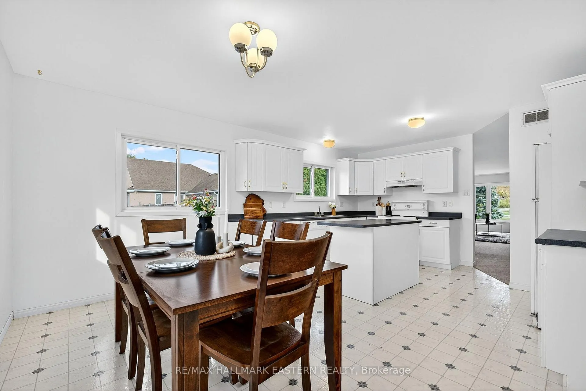 Photo 15 of 676 Towerhill Road, Peterborough, Northcrest Ward 5 — HOMEH