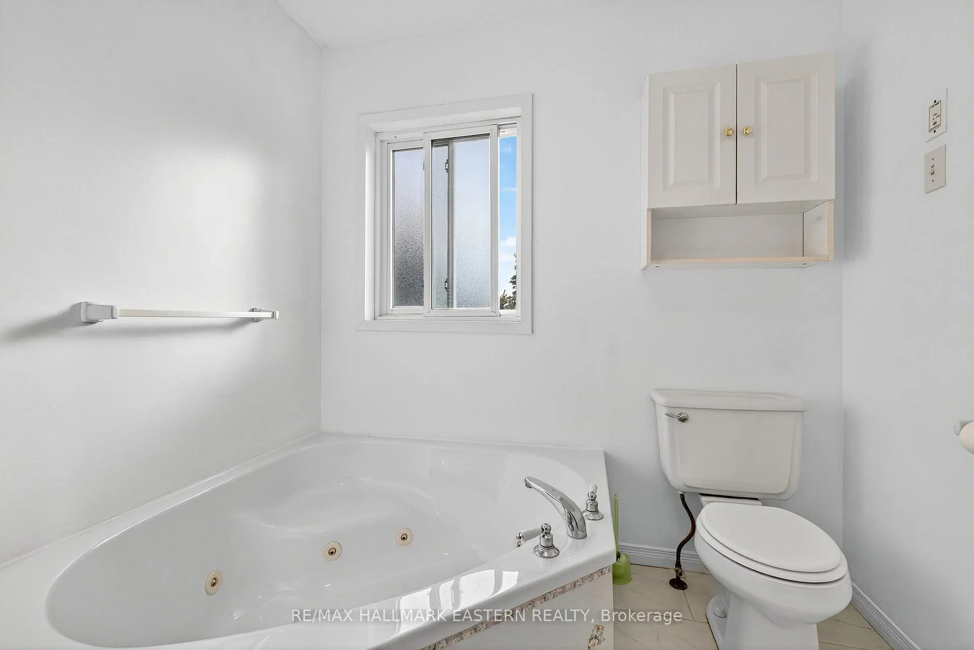 Photo 20 of 676 Towerhill Road, Peterborough, Northcrest Ward 5 — HOMEH