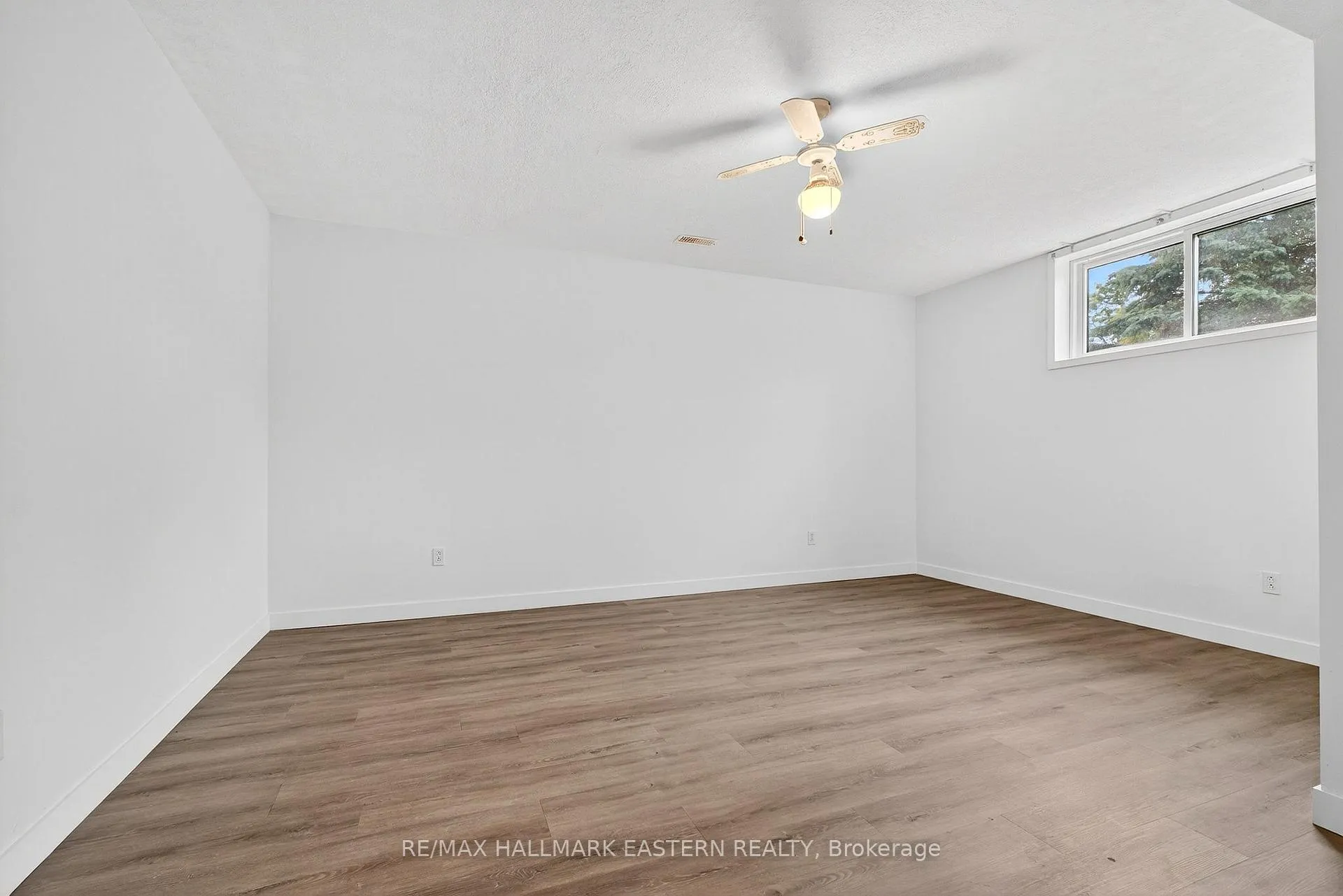 Photo 36 of 676 Towerhill Road, Peterborough, Northcrest Ward 5 — HOMEH