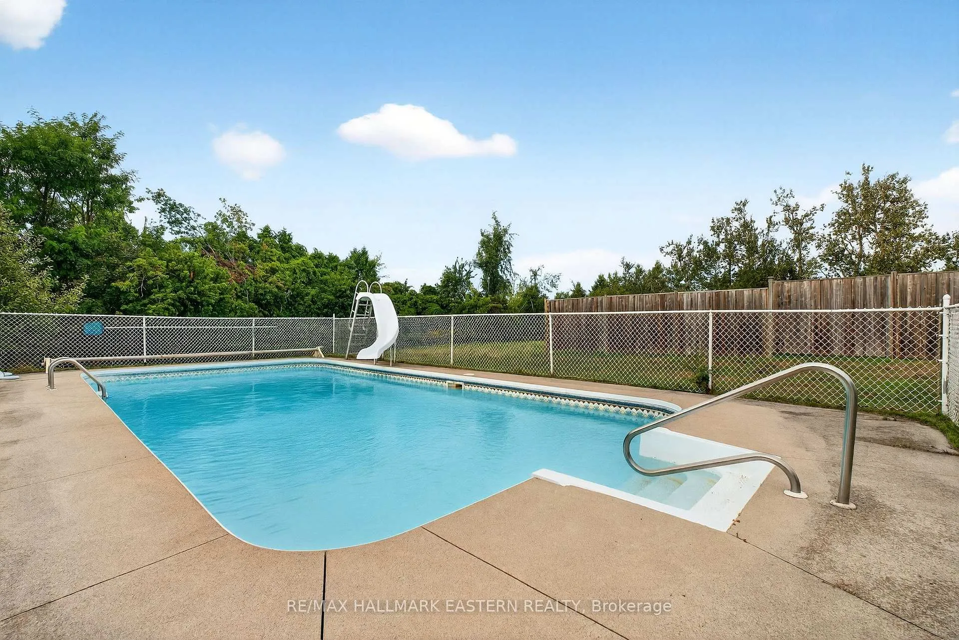 Photo 41 of 676 Towerhill Road, Peterborough, Northcrest Ward 5 — HOMEH