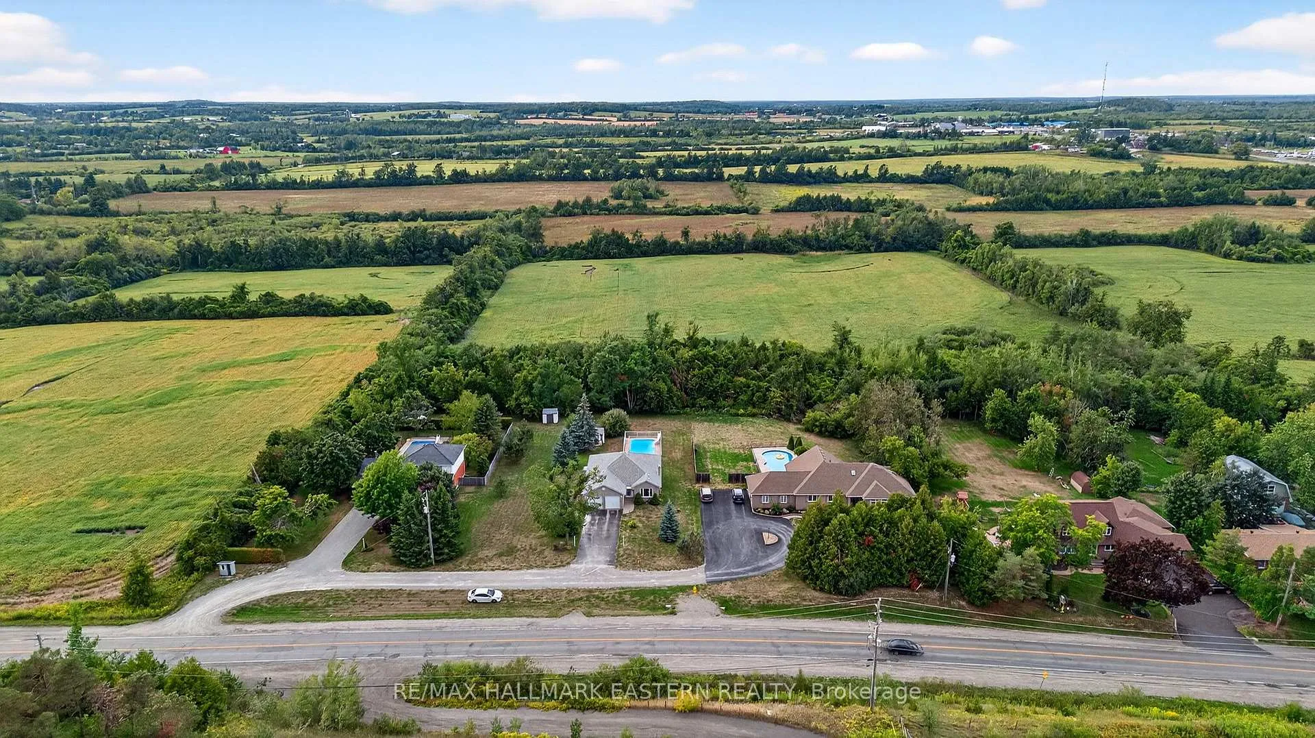 Photo 44 of 676 Towerhill Road, Peterborough, Northcrest Ward 5 — HOMEH