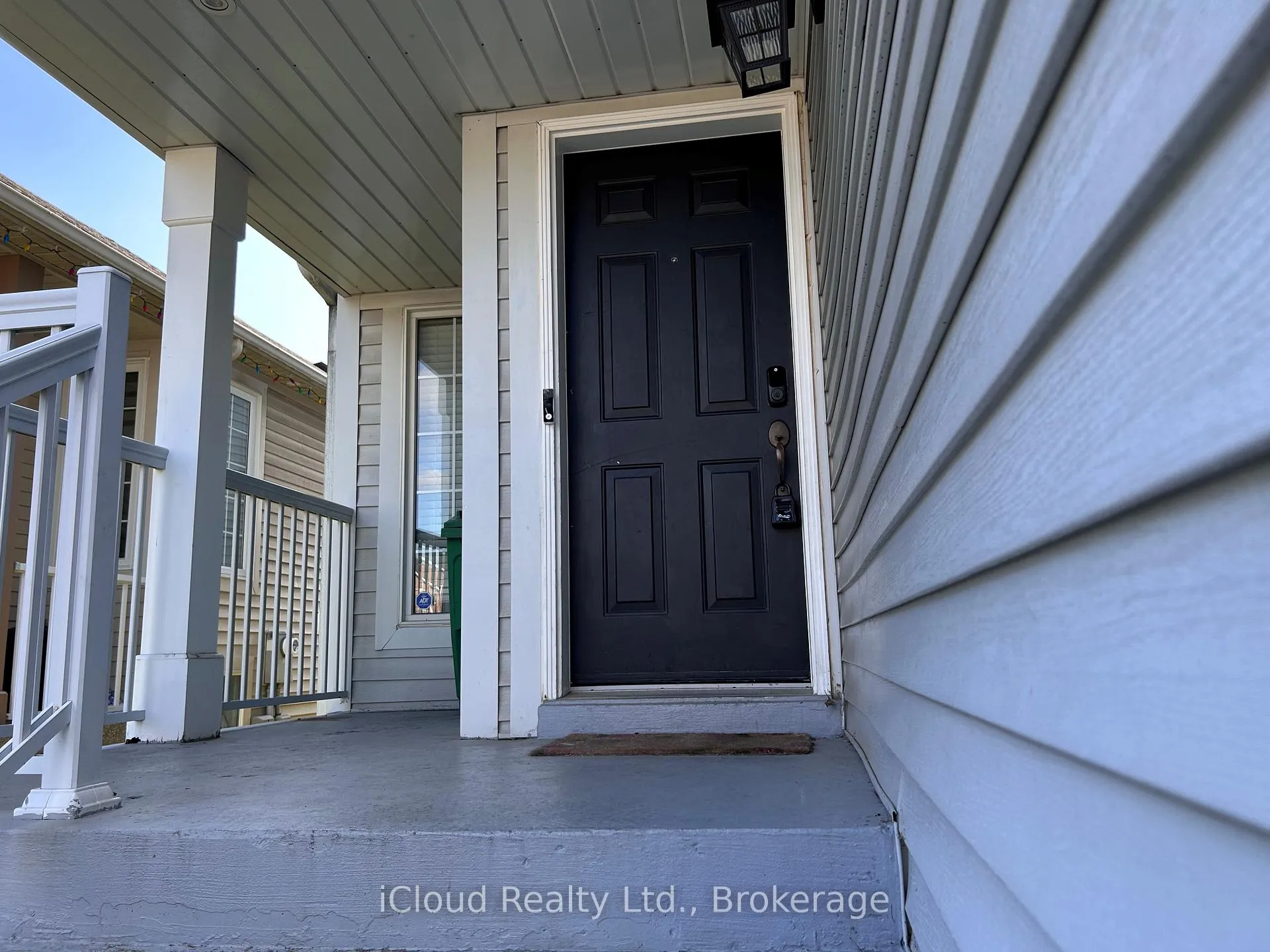 Photo 3 of 31 Porchlight Road N, Brampton, Fletcher's Creek Village — HOMEH