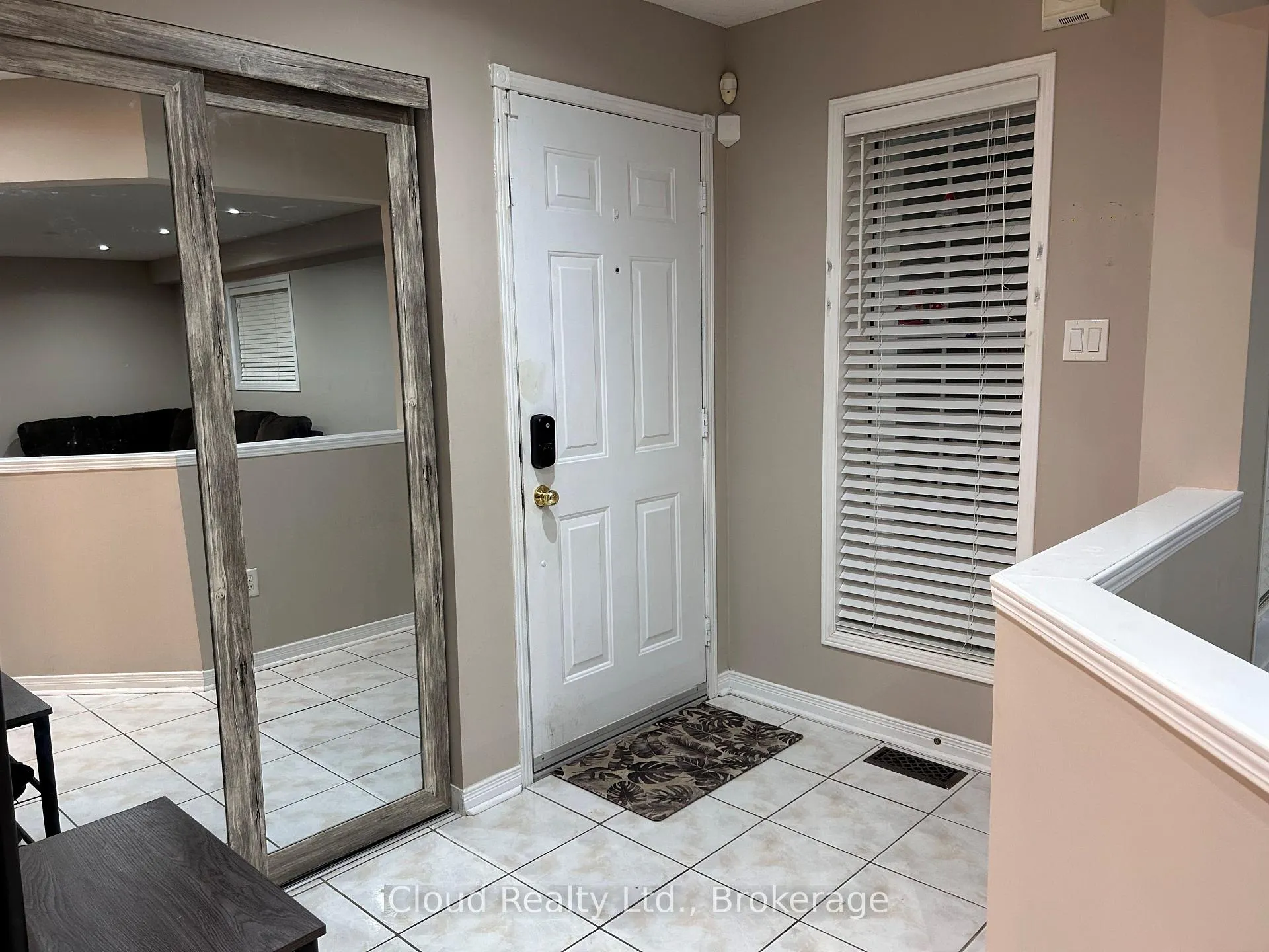 Photo 4 of 31 Porchlight Road N, Brampton, Fletcher's Creek Village — HOMEH