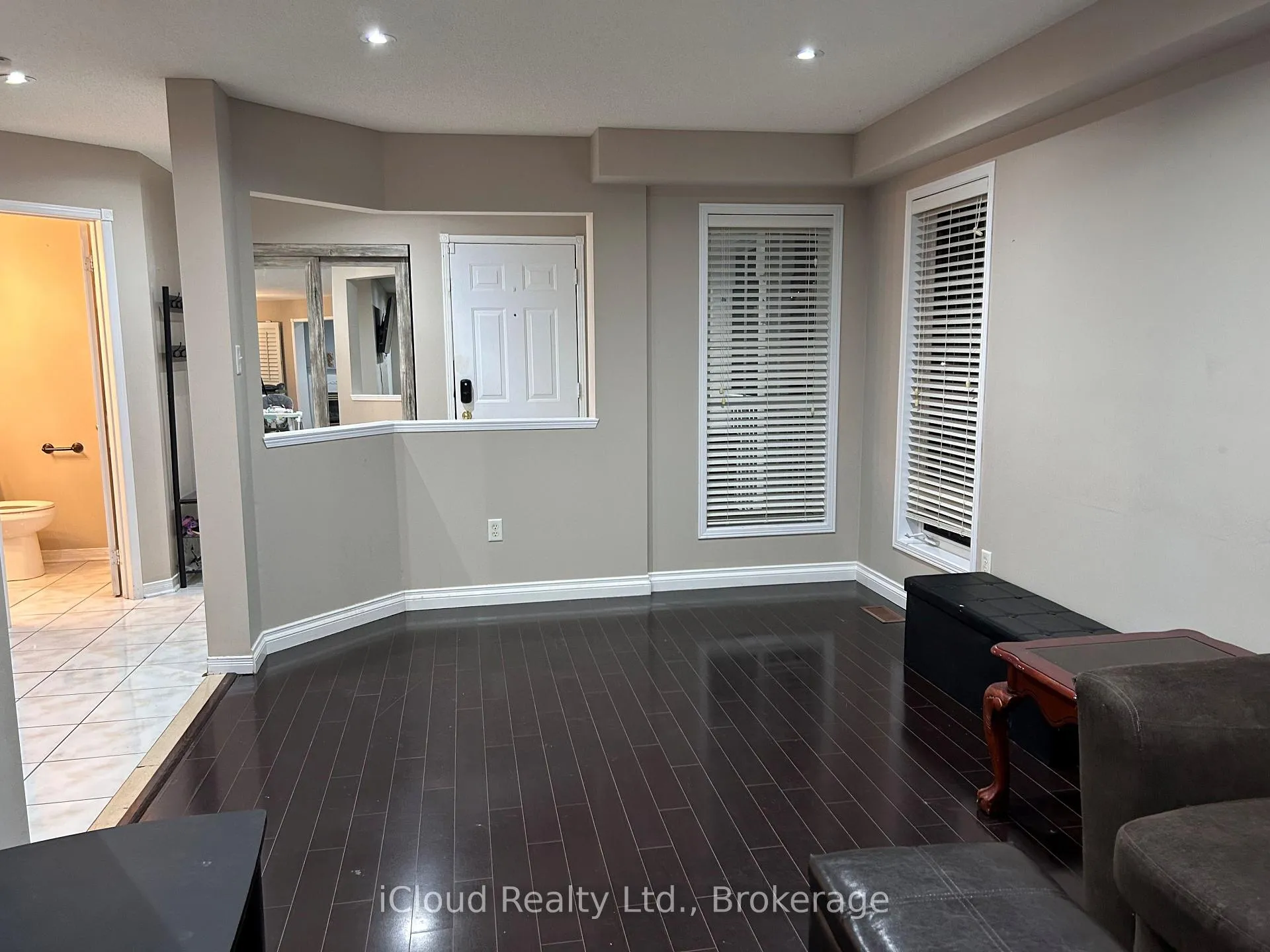 Photo 5 of 31 Porchlight Road N, Brampton, Fletcher's Creek Village — HOMEH