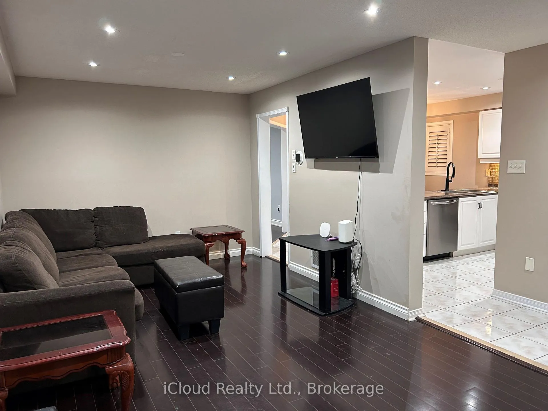 Photo 6 of 31 Porchlight Road N, Brampton, Fletcher's Creek Village — HOMEH