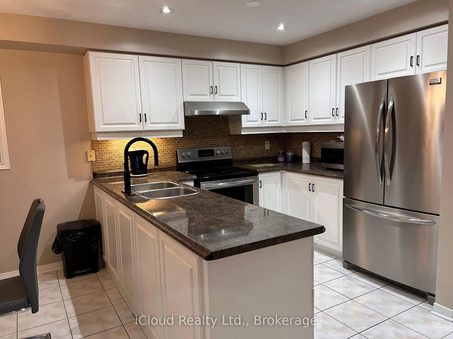 Photo 7 of 31 Porchlight Road N, Brampton, Fletcher's Creek Village — HOMEH