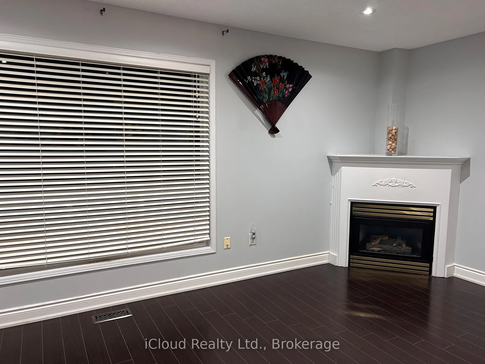 Photo 10 of 31 Porchlight Road N, Brampton, Fletcher's Creek Village — HOMEH