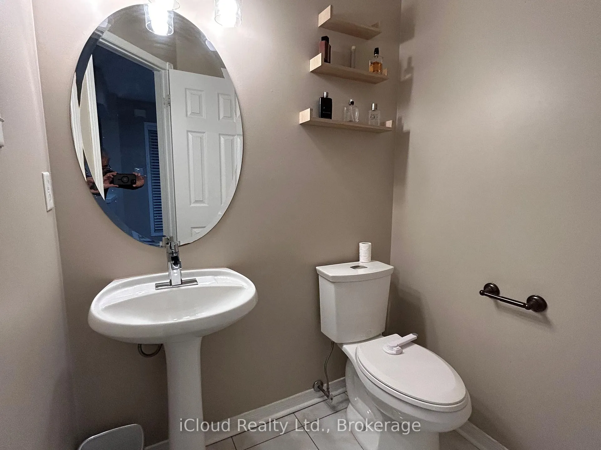 Photo 12 of 31 Porchlight Road N, Brampton, Fletcher's Creek Village — HOMEH
