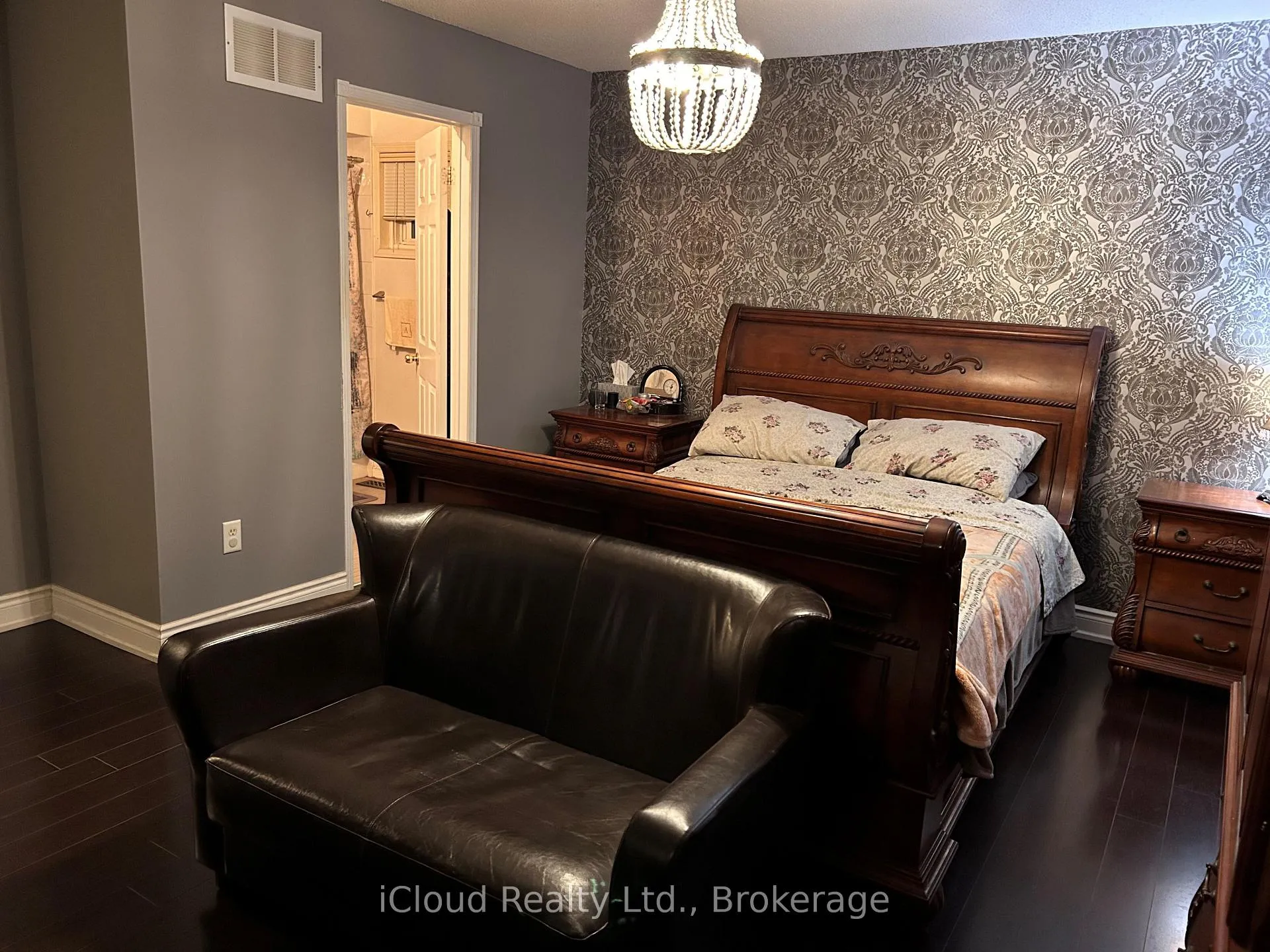 Photo 14 of 31 Porchlight Road N, Brampton, Fletcher's Creek Village — HOMEH