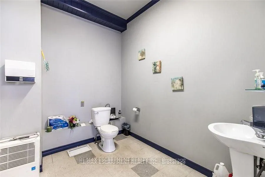 Photo 12 of 2340 King Street E, Hamilton, Bartonville — HOMEH